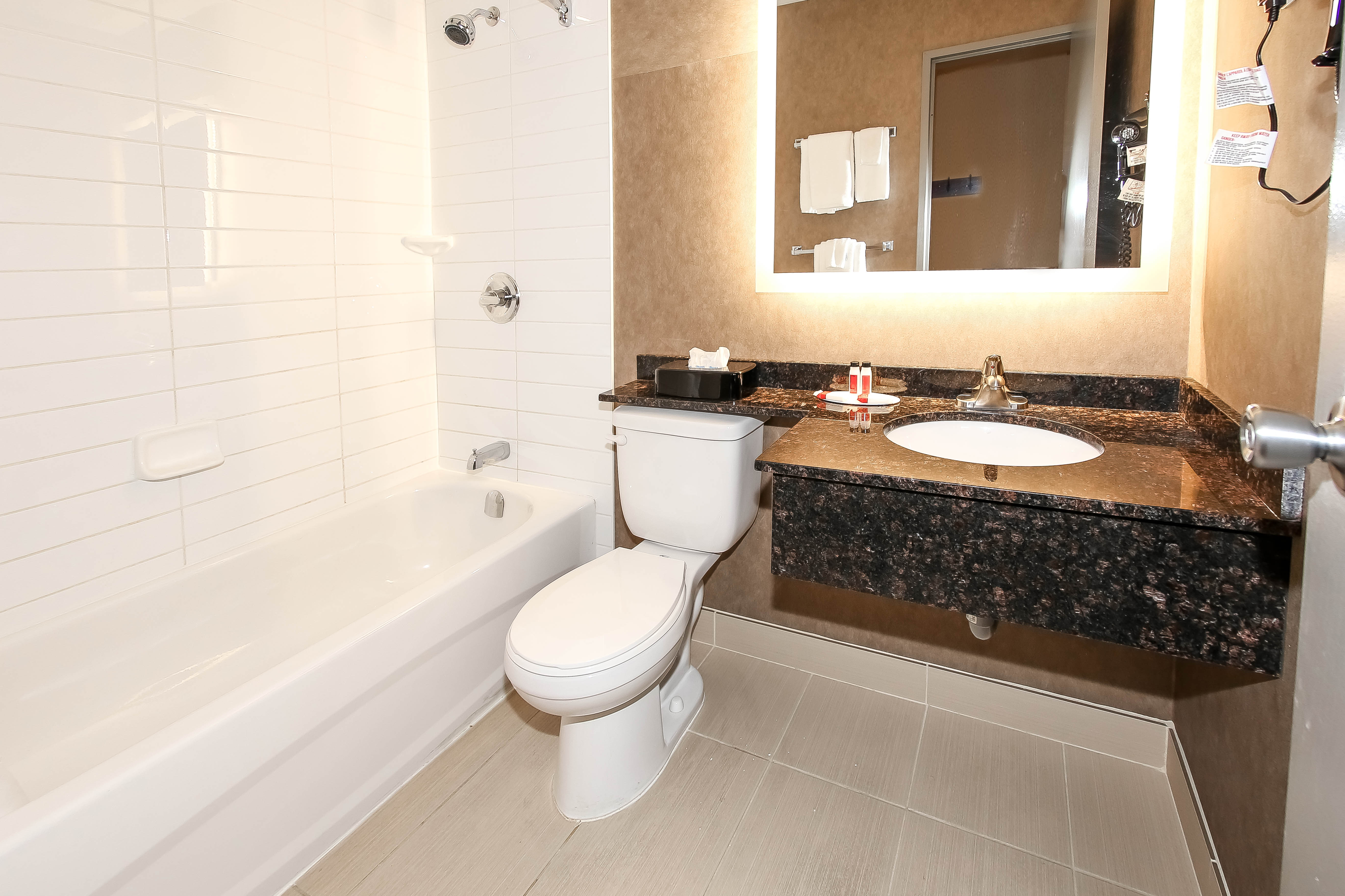 Guest room bath at the Howard Johnson by Wyndham Winnipeg West in Winnipeg, Manitoba