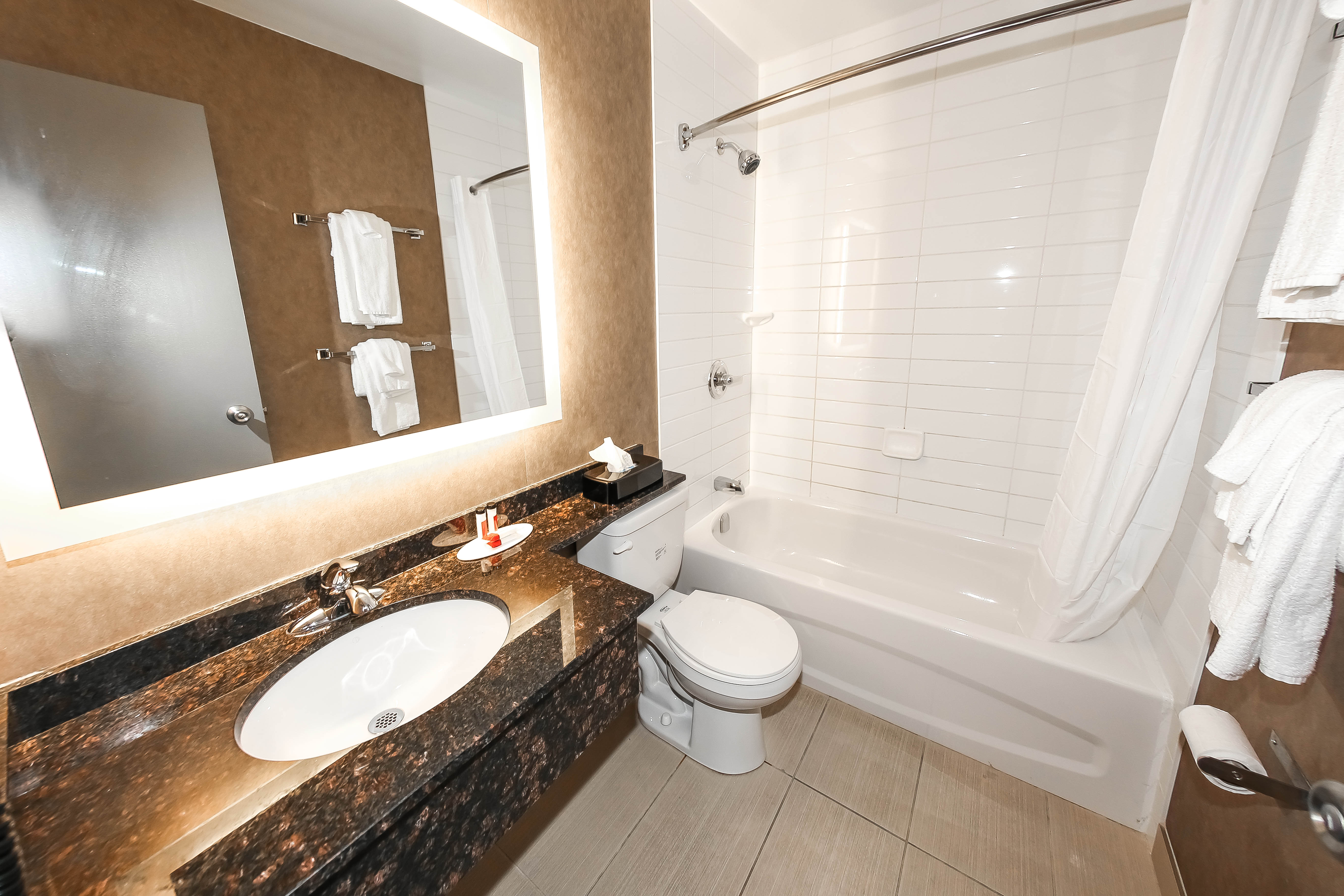 Guest room bath at the Howard Johnson by Wyndham Winnipeg West in Winnipeg, Manitoba