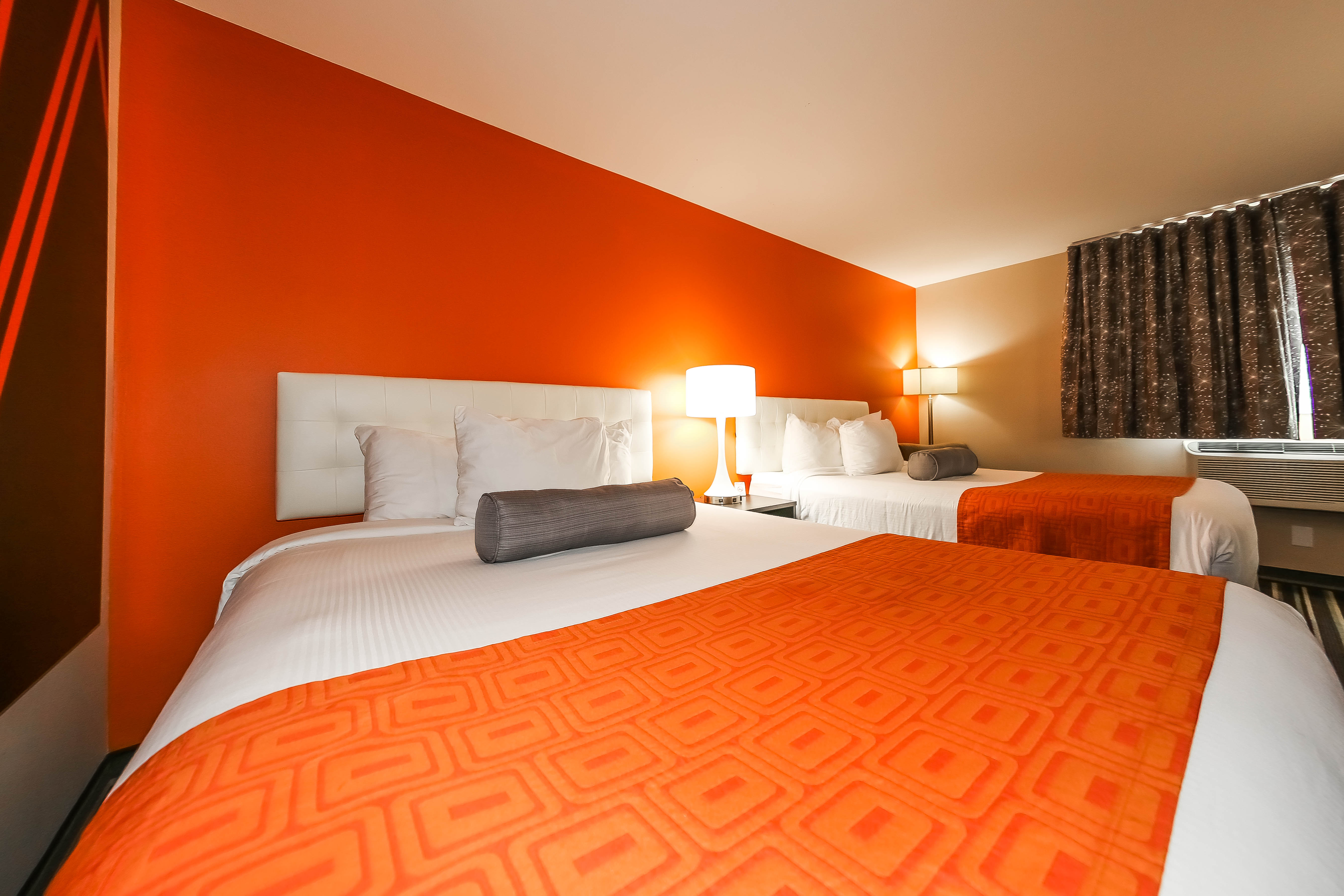 Guest room at the Howard Johnson by Wyndham Winnipeg West in Winnipeg, Manitoba