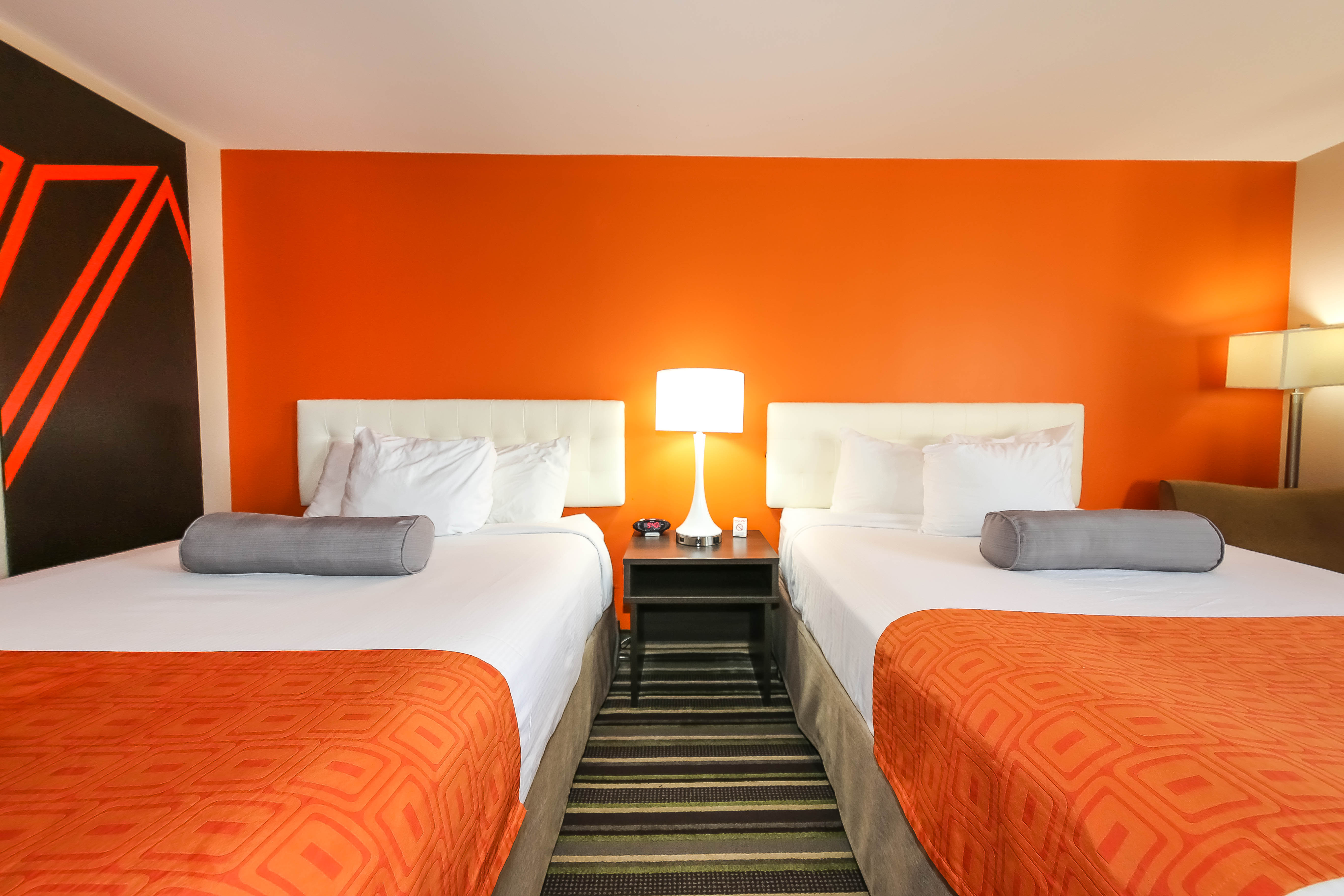 Guest room at the Howard Johnson by Wyndham Winnipeg West in Winnipeg, Manitoba