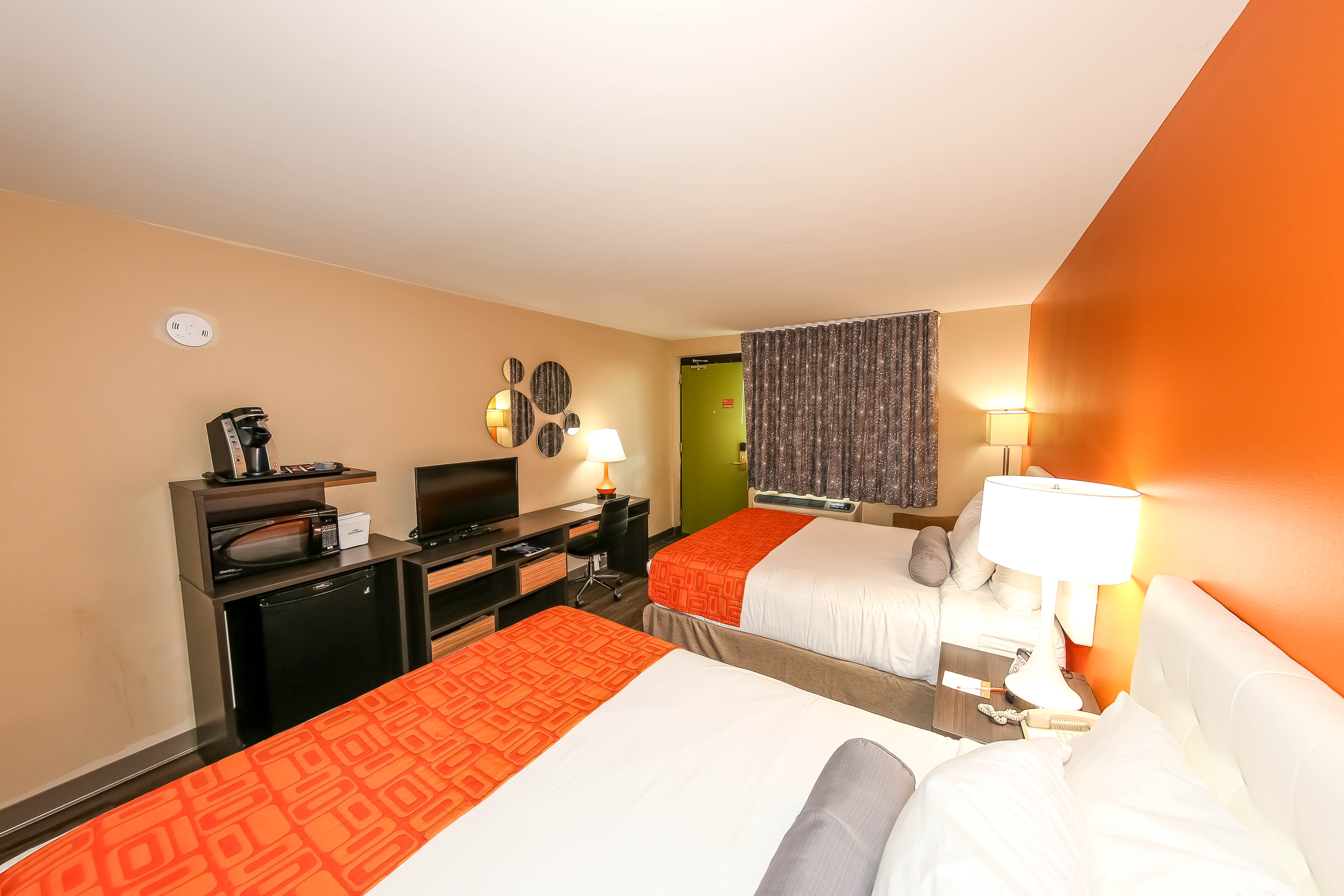 Guest room at the Howard Johnson by Wyndham Winnipeg West in Winnipeg, Manitoba