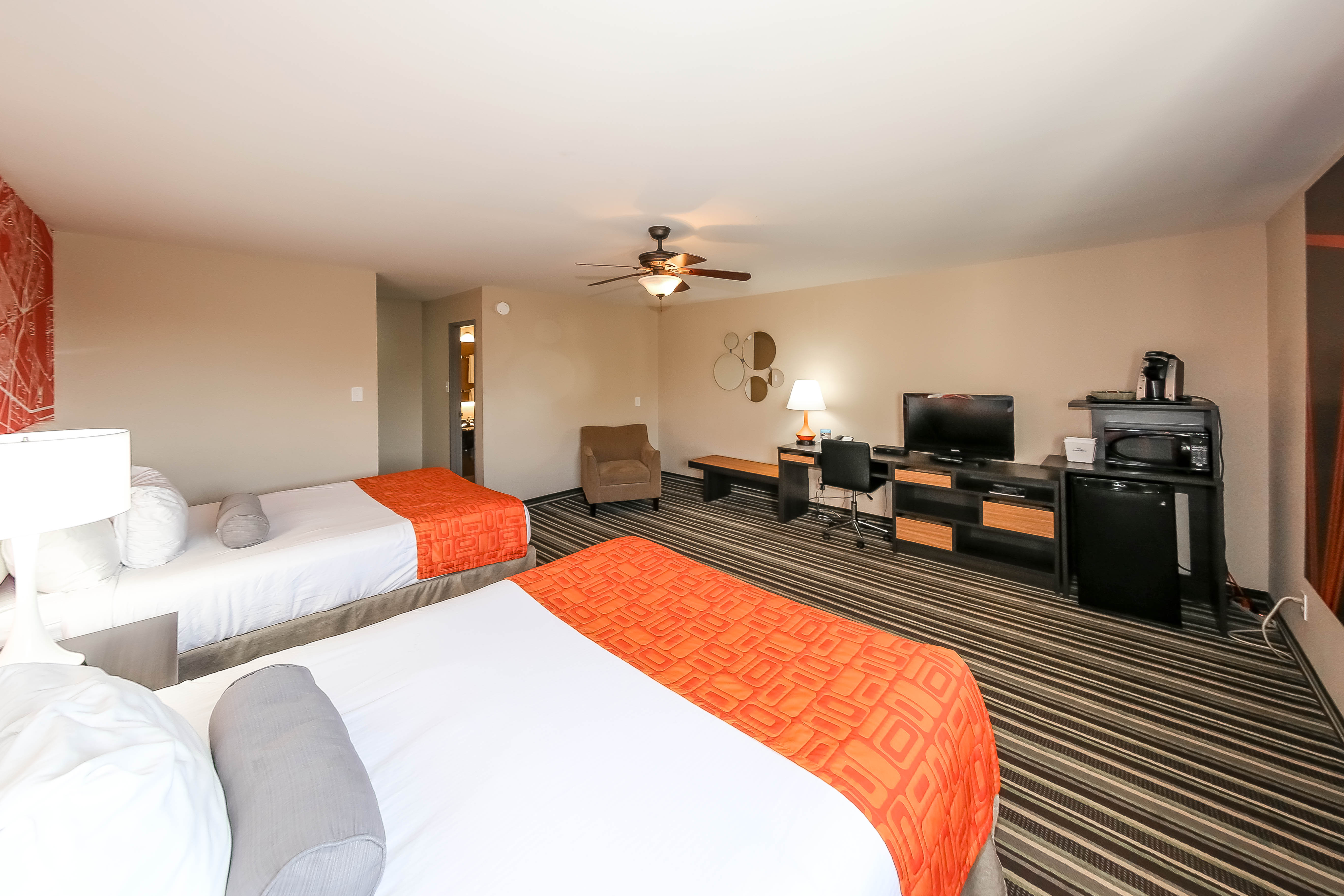 Guest room at the Howard Johnson by Wyndham Winnipeg West in Winnipeg, Manitoba