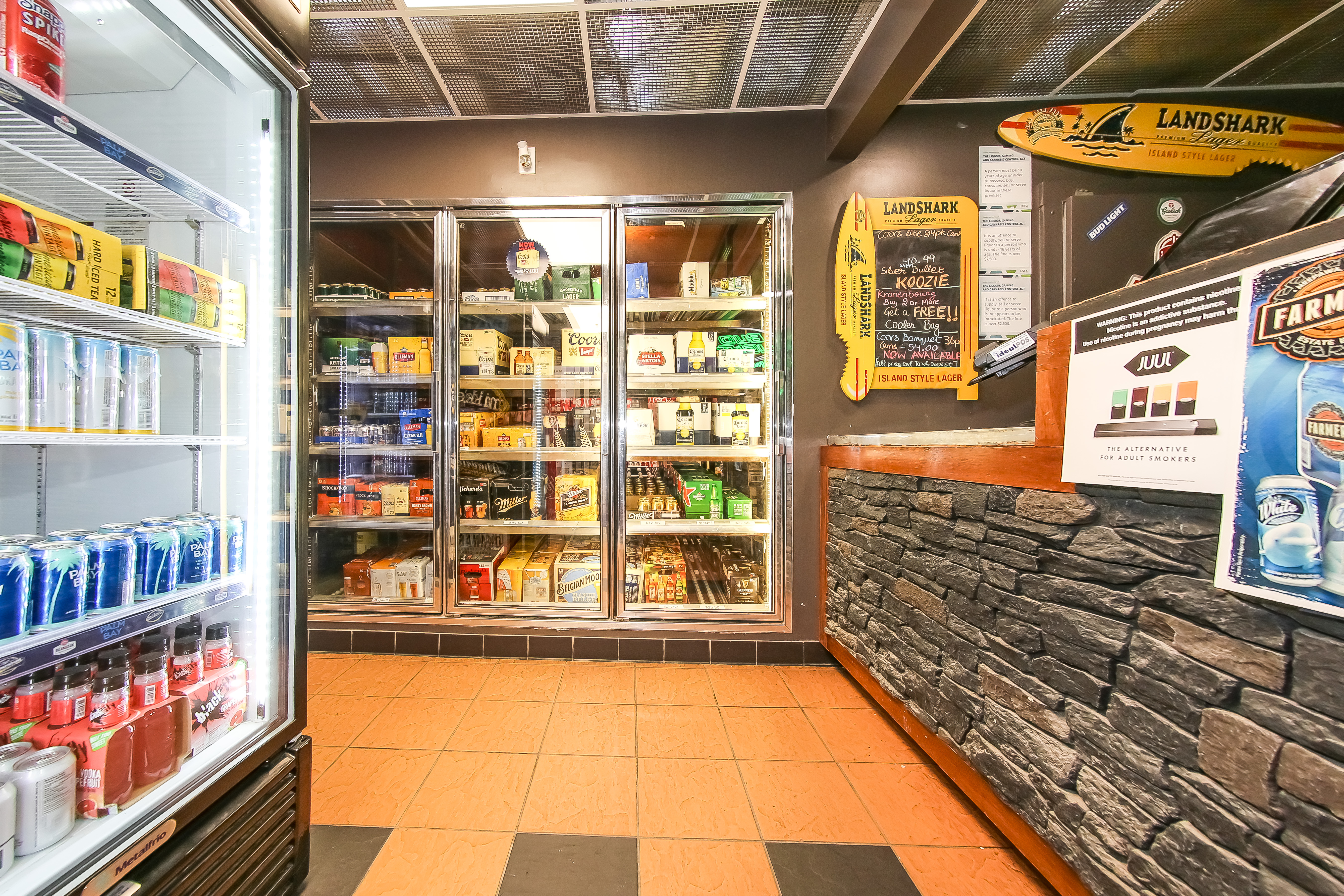 Mart at Howard Johnson by Wyndham Winnipeg West in Winnipeg, Manitoba