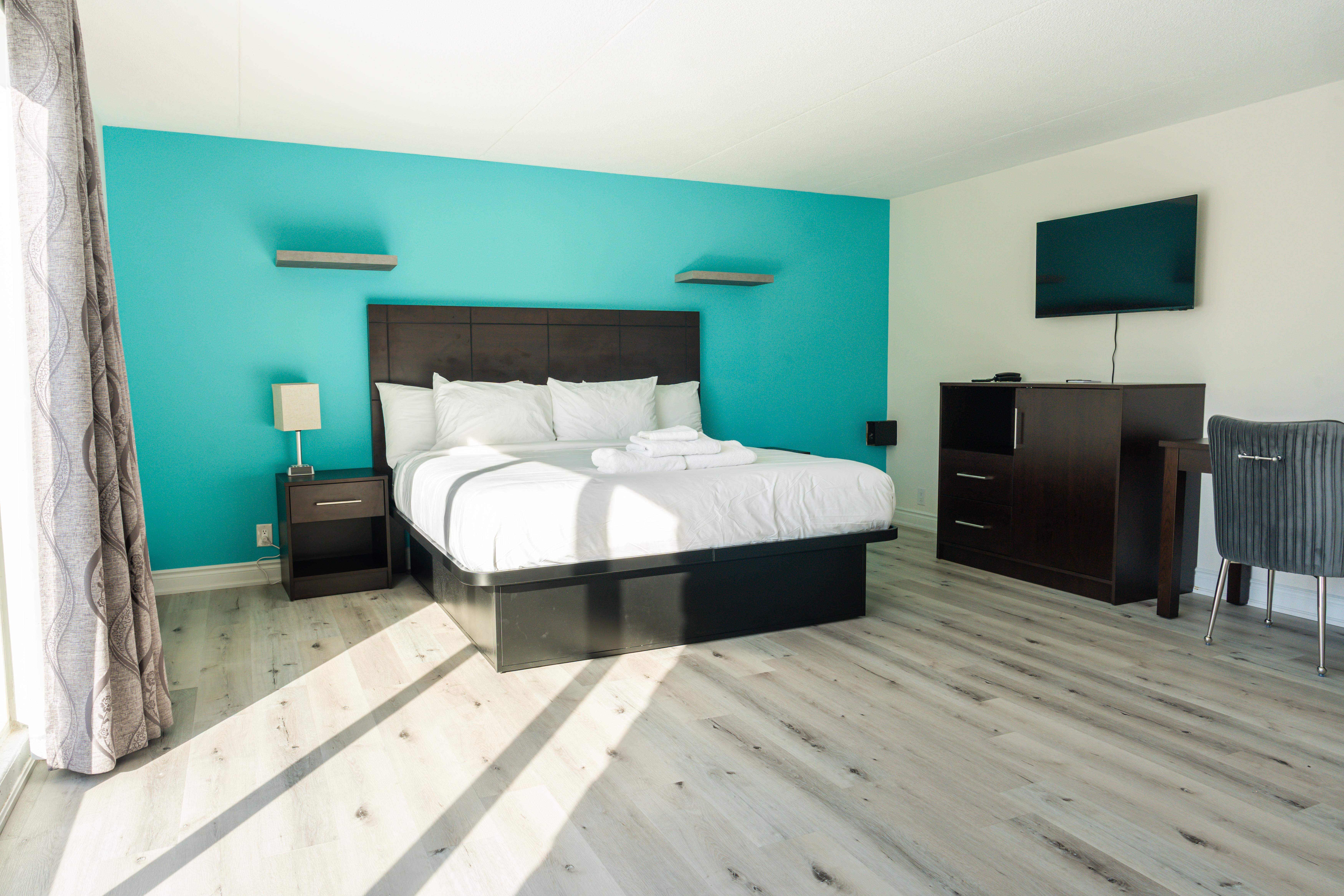 Howard Johnson by Wyndham Brampton suite in Brampton, Ontario