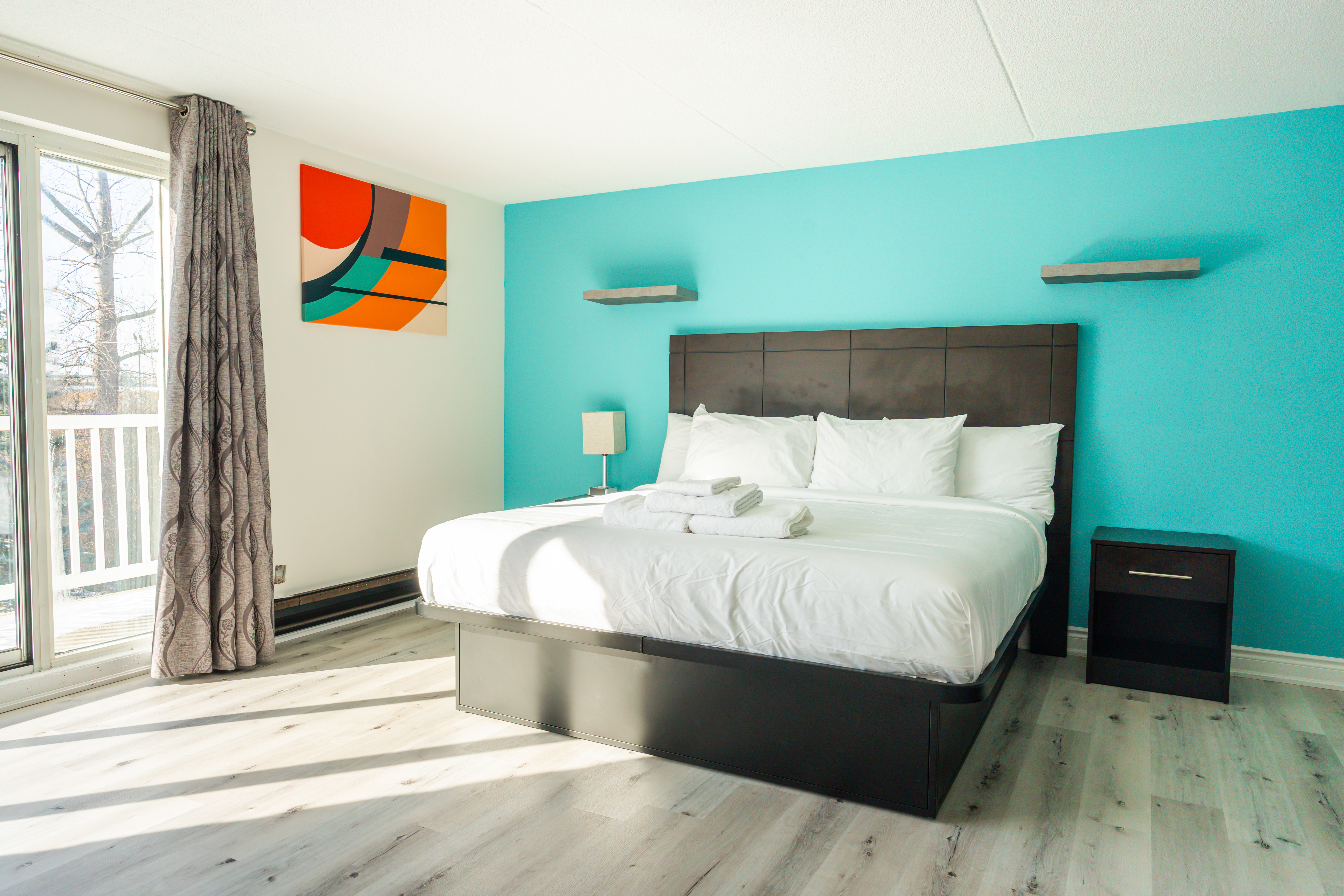 Howard Johnson by Wyndham Brampton suite in Brampton, Ontario