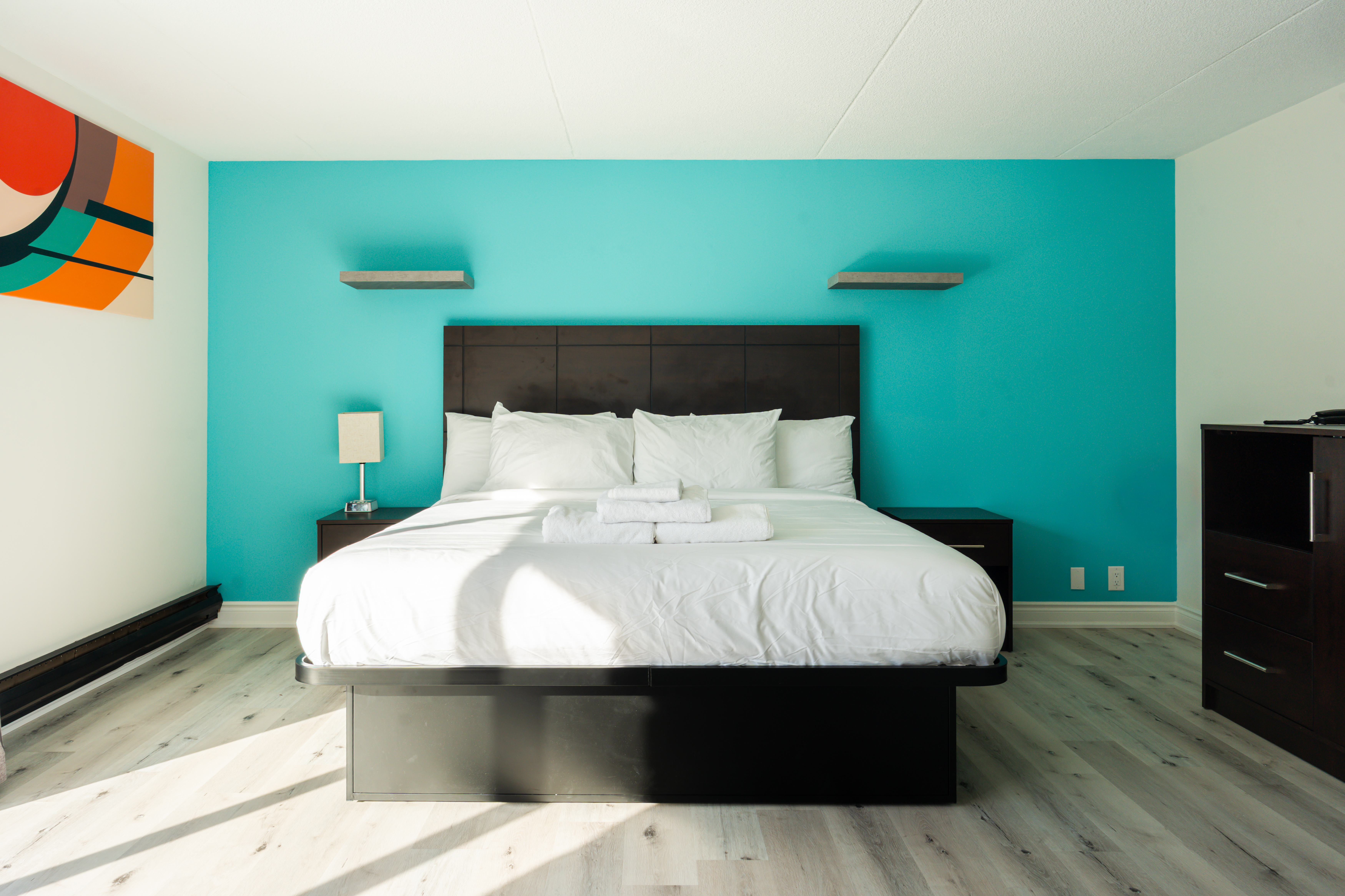 Howard Johnson by Wyndham Brampton suite in Brampton, Ontario