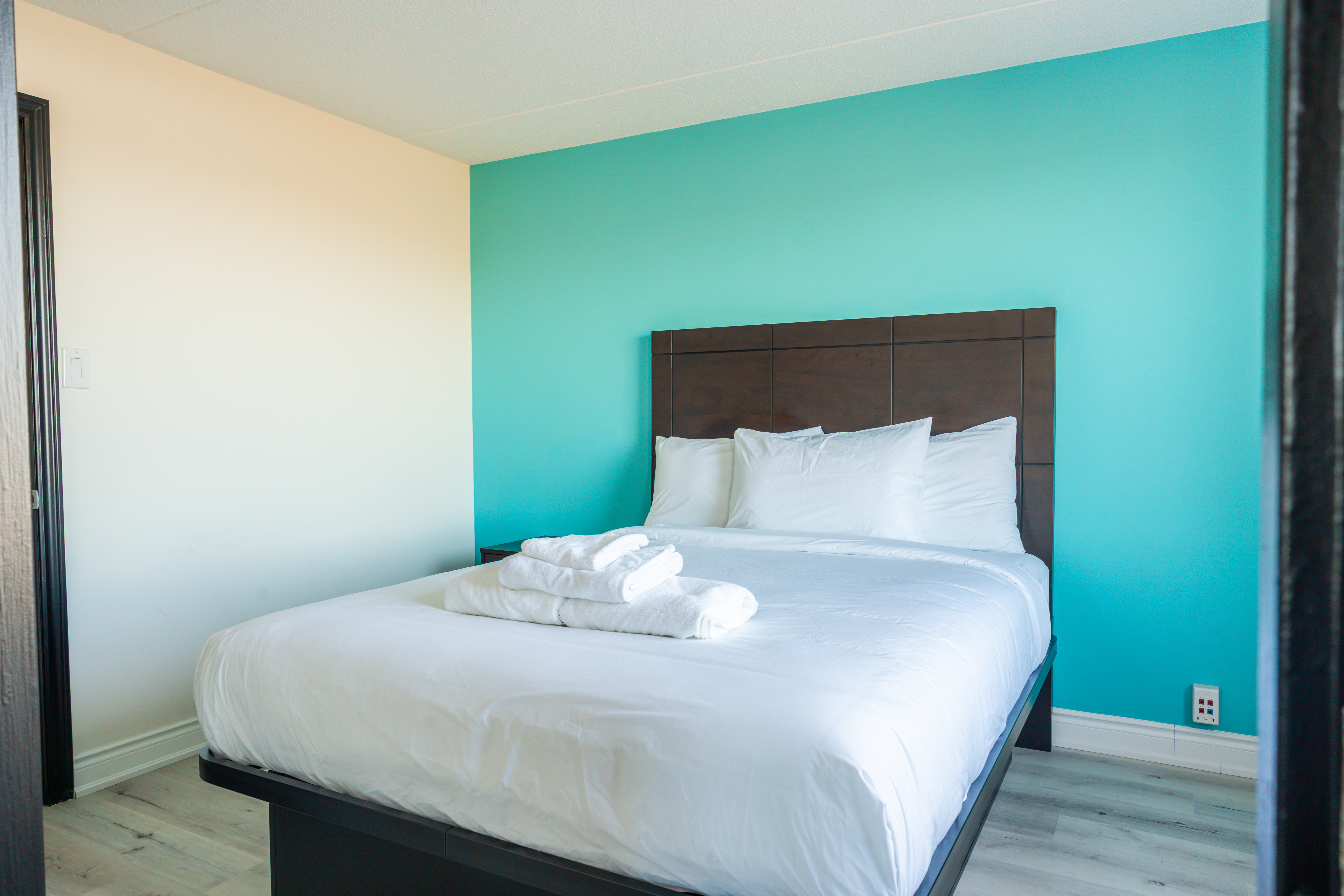 Howard Johnson by Wyndham Brampton suite in Brampton, Ontario