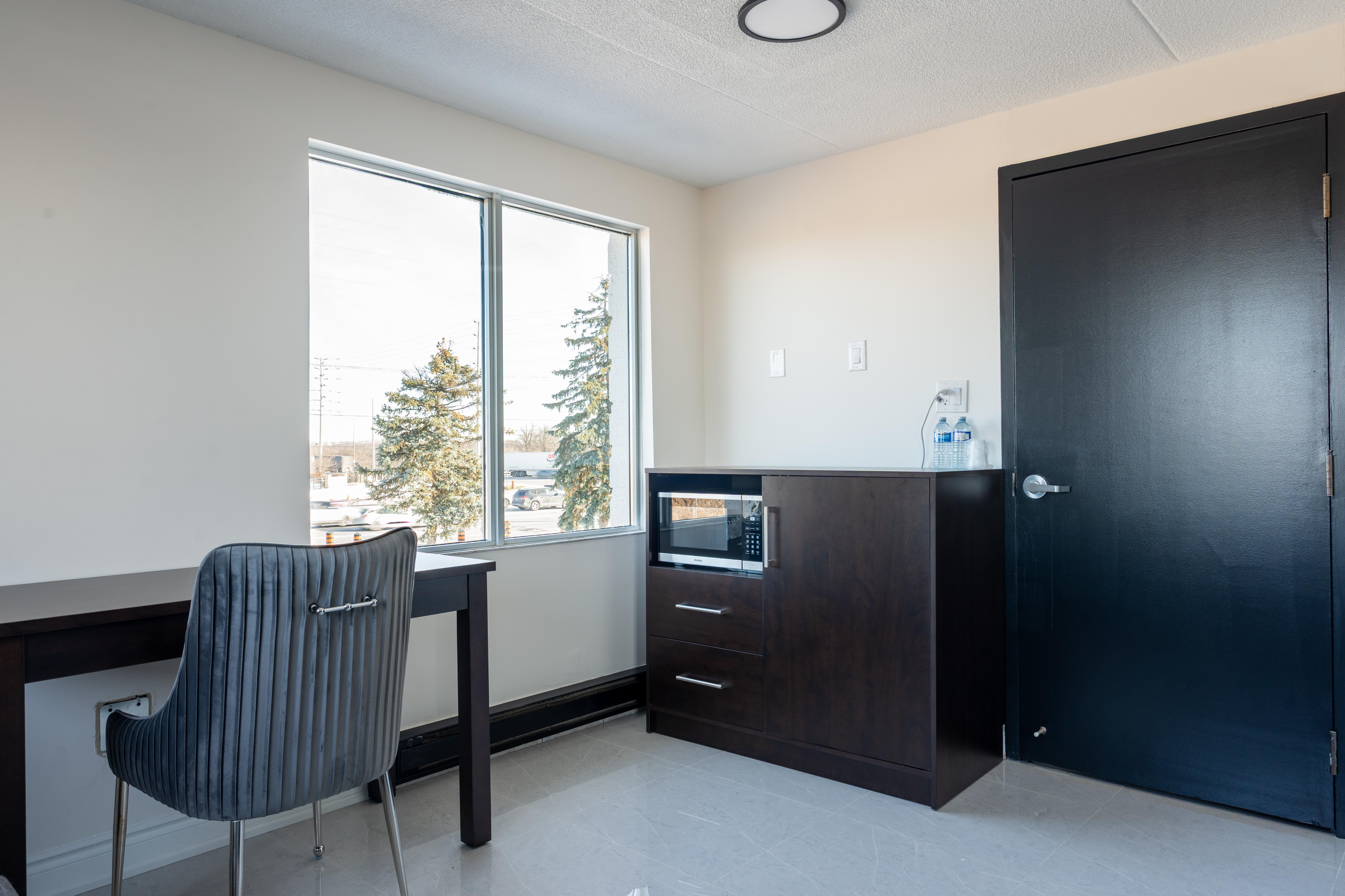 Howard Johnson by Wyndham Brampton suite in Brampton, Ontario