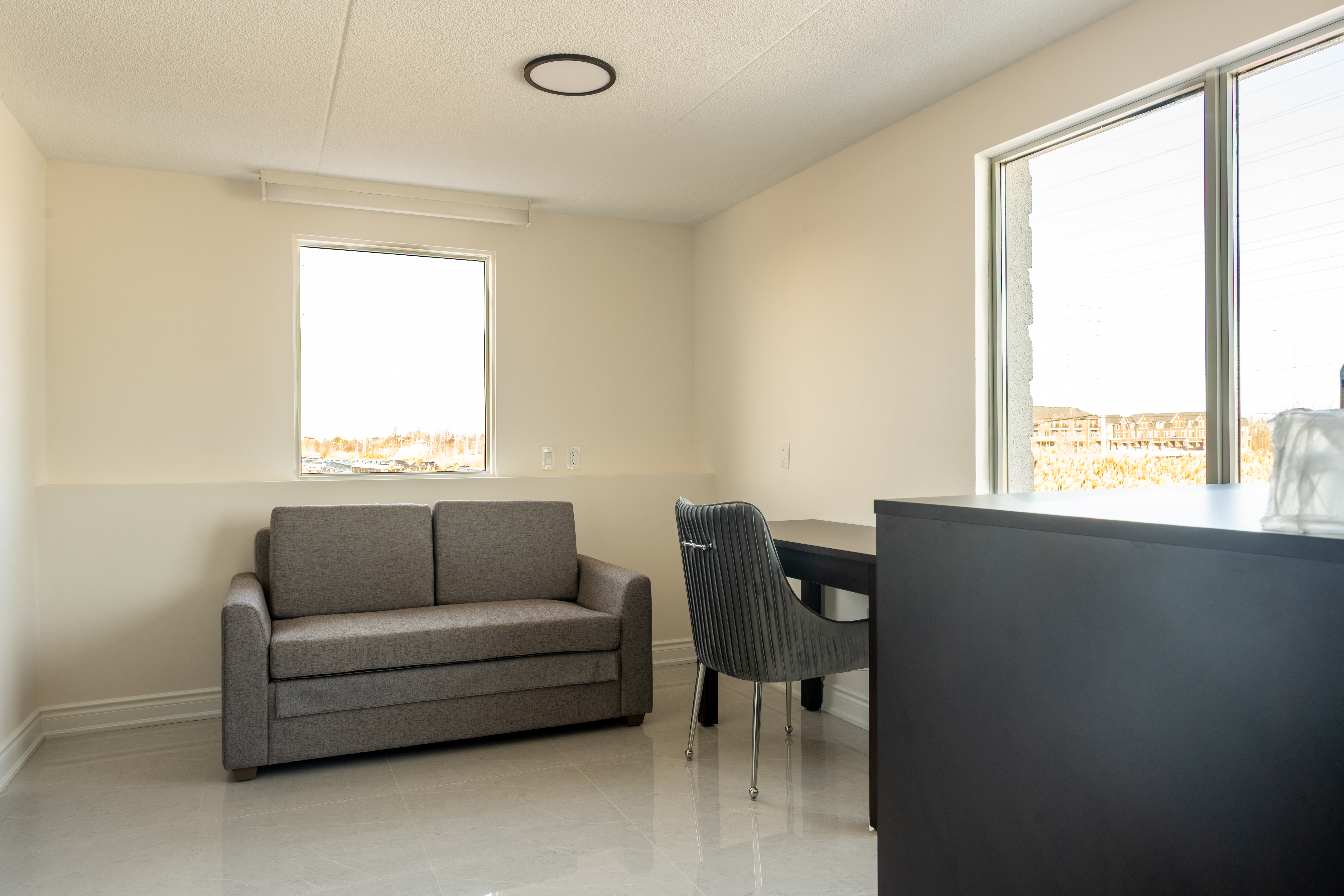 Howard Johnson by Wyndham Brampton suite in Brampton, Ontario