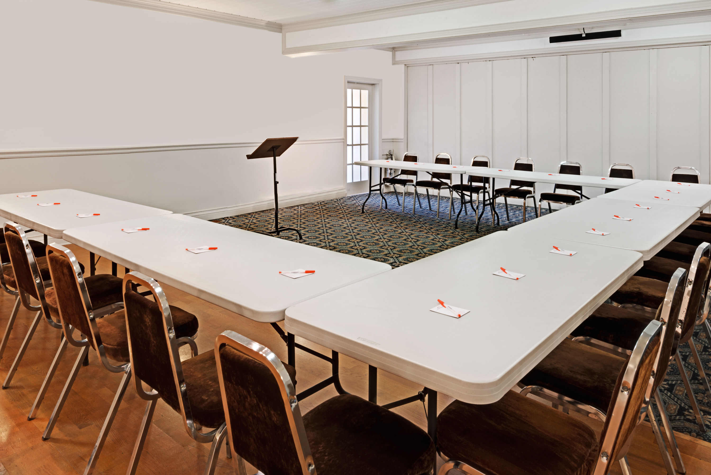 Meeting room at Howard Johnson by Wyndham Lindsay in Lindsay, Ontario