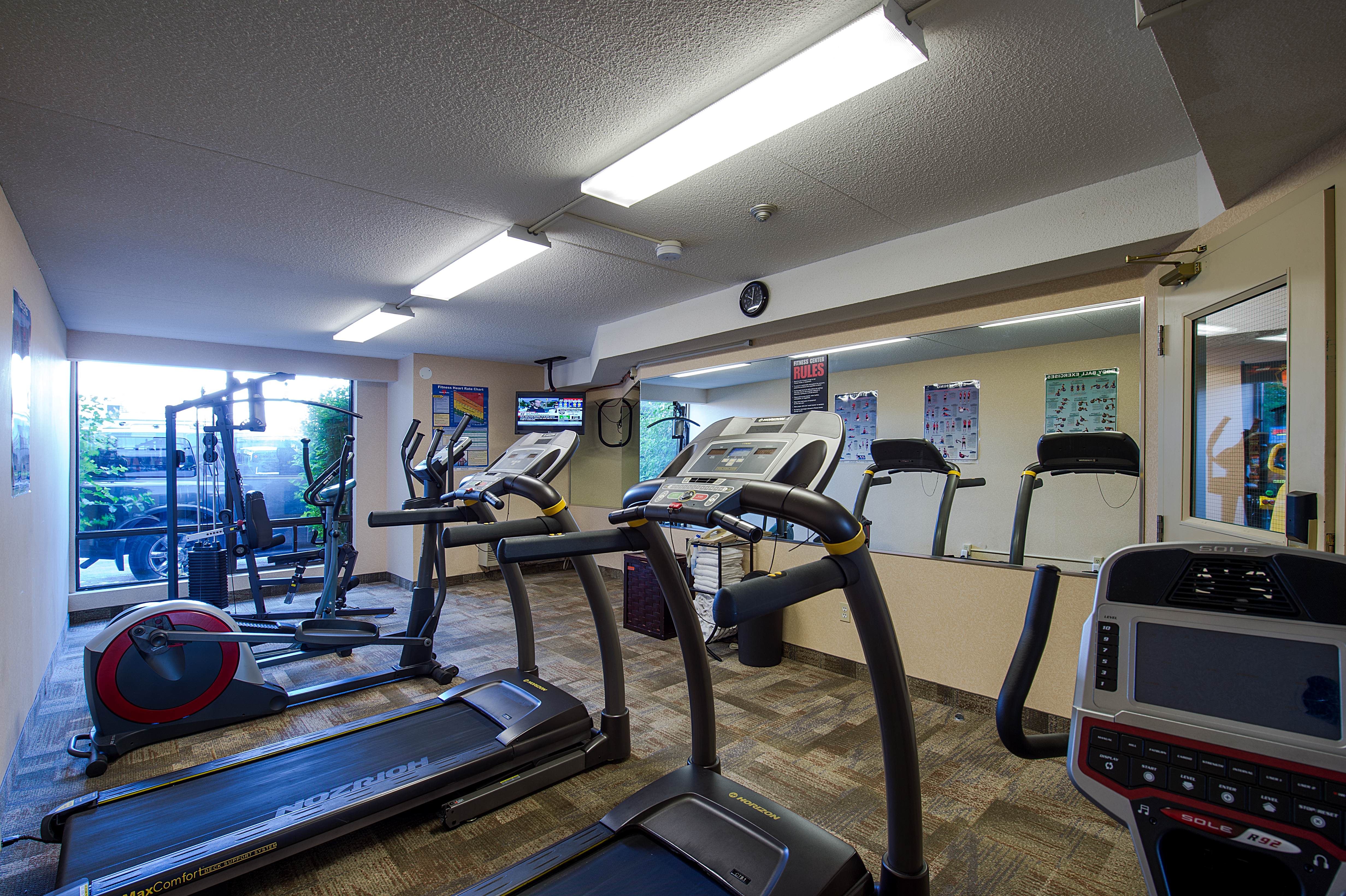 Health club at Howard Johnson Plaza by Wyndham by the Falls / Niagara Falls in Niagara Falls, Ontario