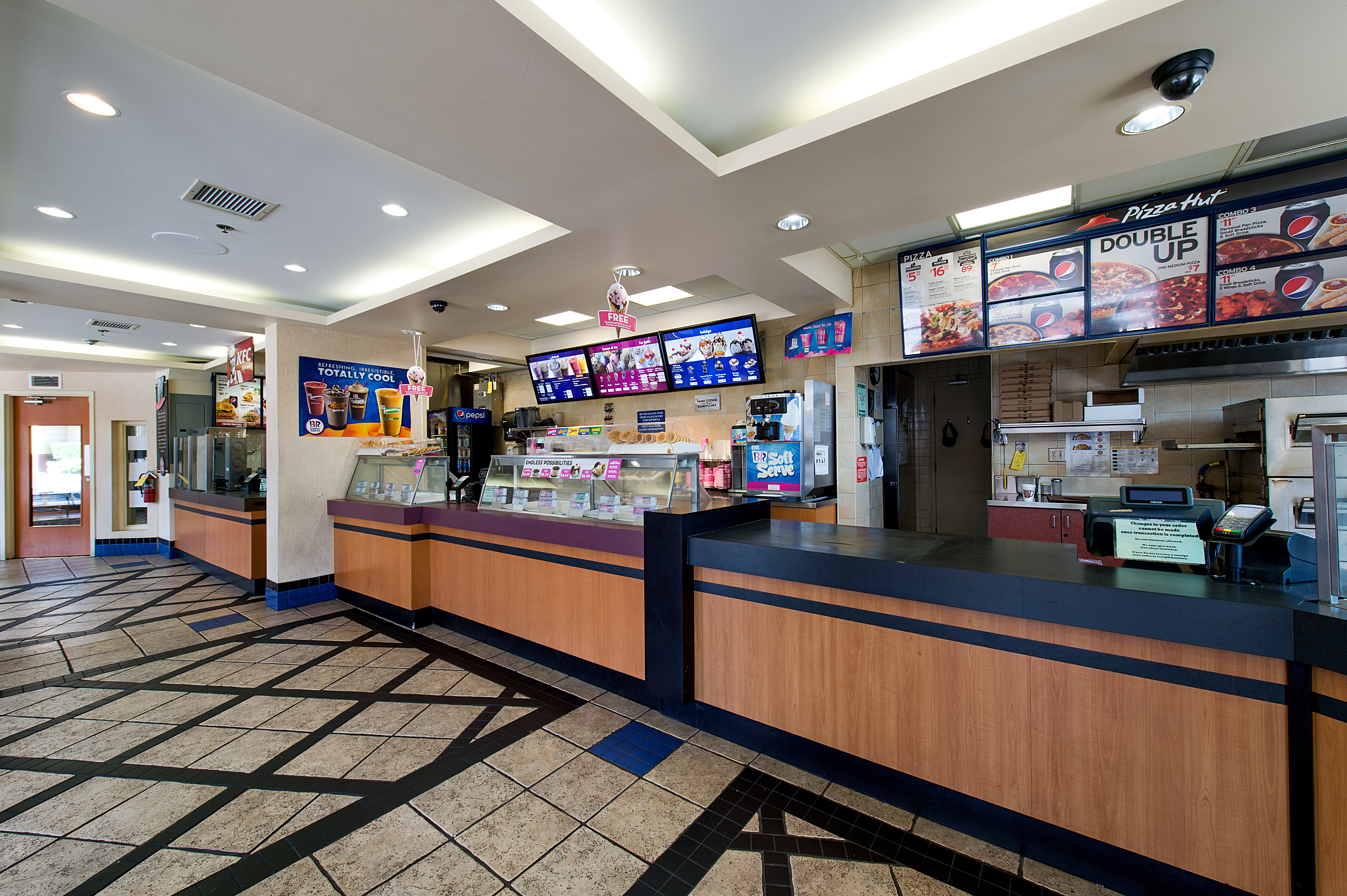 Howard Johnson Plaza by Wyndham by the Falls / Niagara Falls Niagara