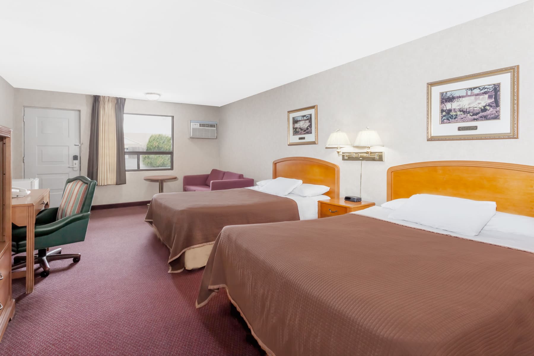 Howard Johnson by Wyndham Niagara Falls | Niagara Falls, ON Hotels