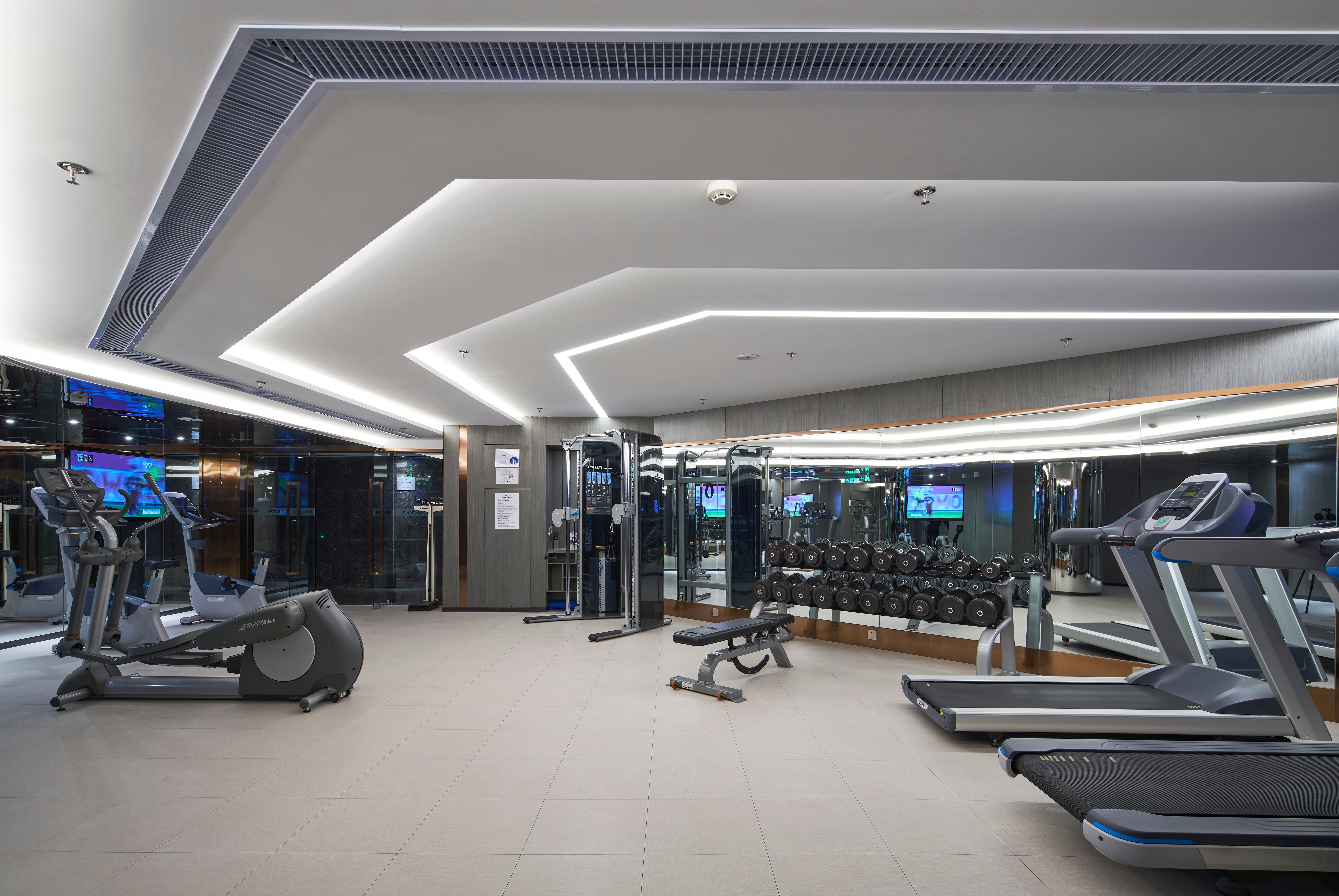 Health club at Howard Johnson by Wyndham Paragon Hotel Beijing in Beijing, Other than US/Canada
