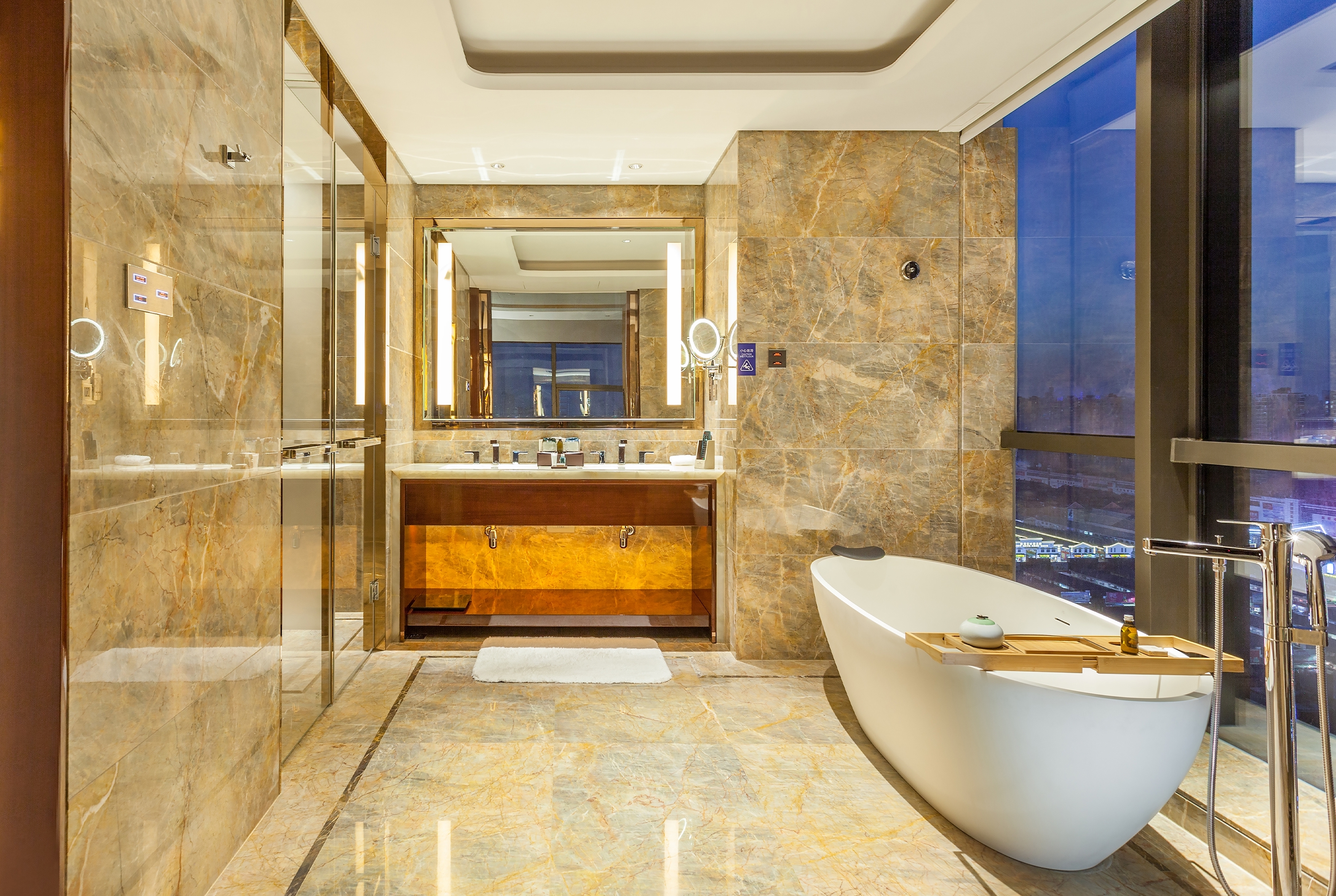 Guest room bath at the Howard Johnson by Wyndham Huachen Plaza Changsha in Changsha, Other than US/Canada