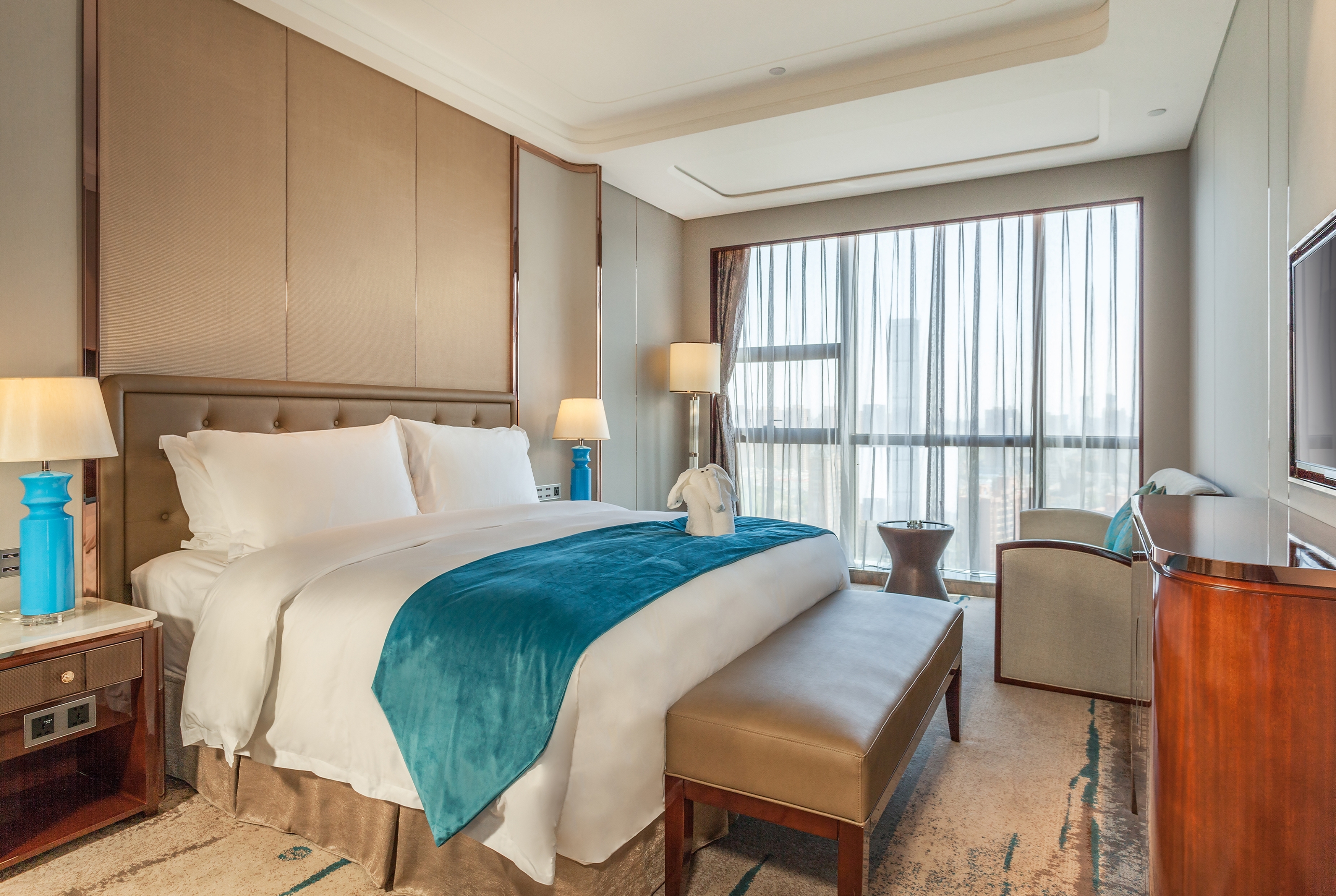Guest room at the Howard Johnson by Wyndham Huachen Plaza Changsha in Changsha, Other than US/Canada