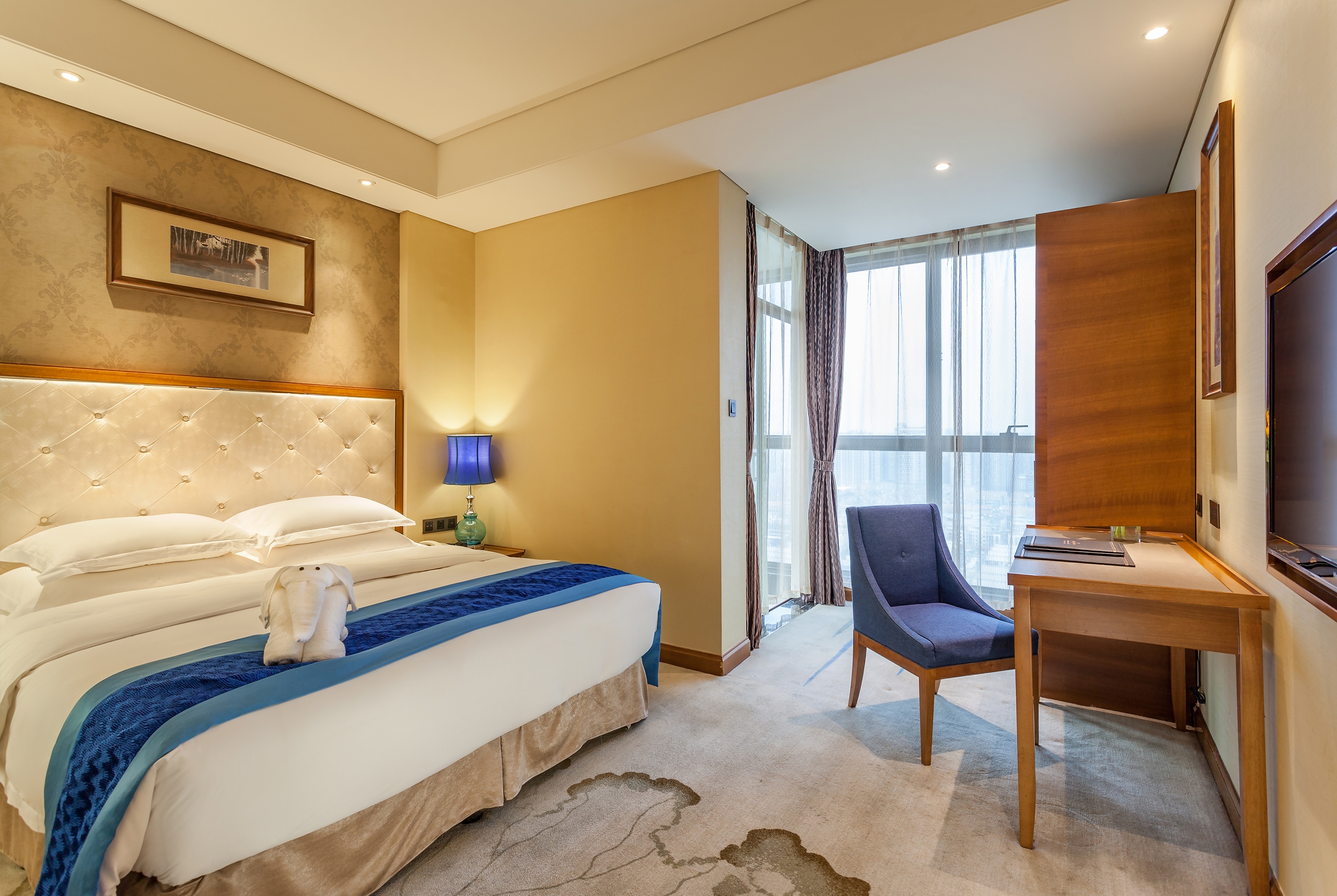 Guest room at the Howard Johnson by Wyndham Huachen Plaza Changsha in Changsha, Other than US/Canada