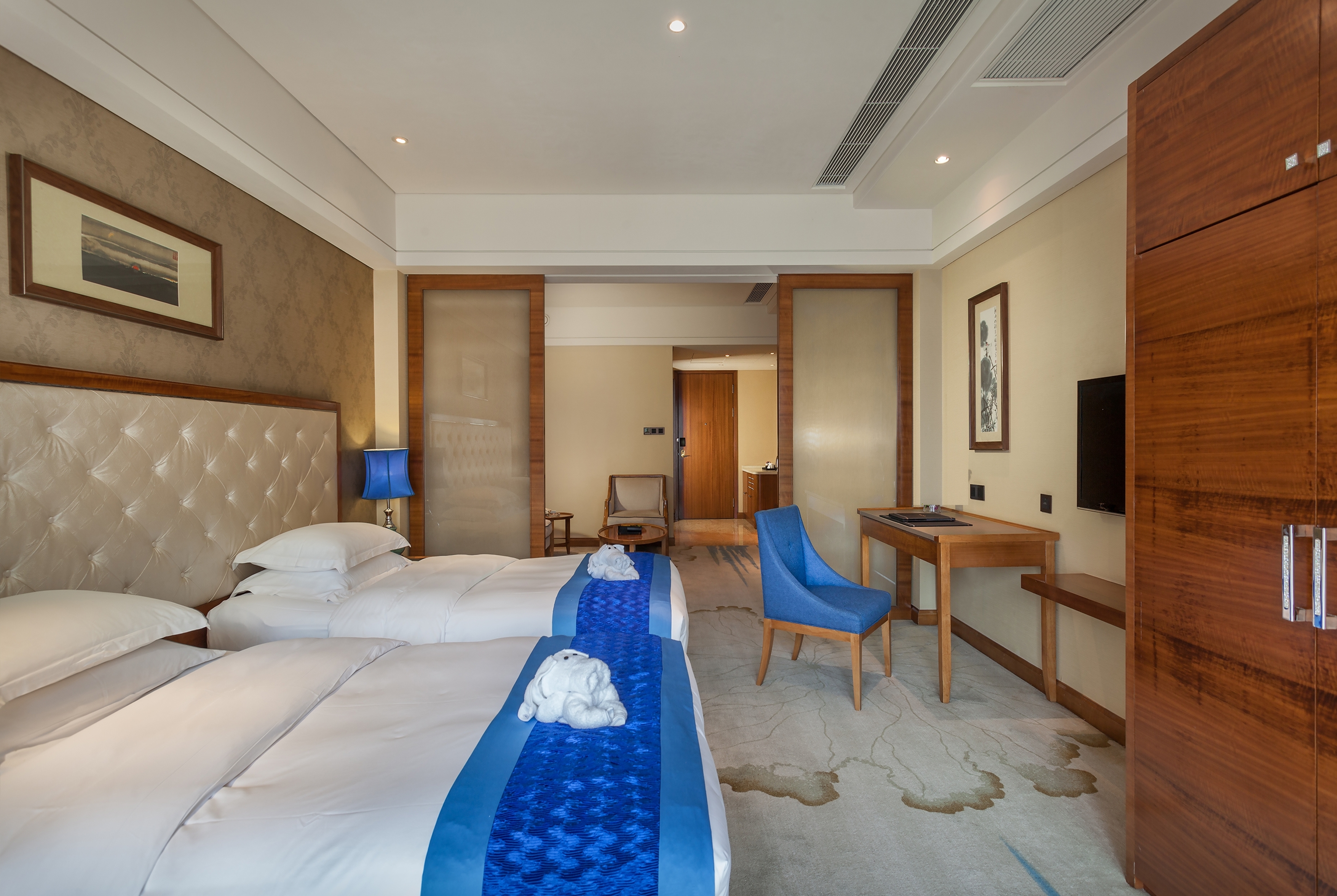 Guest room at the Howard Johnson by Wyndham Huachen Plaza Changsha in Changsha, Other than US/Canada