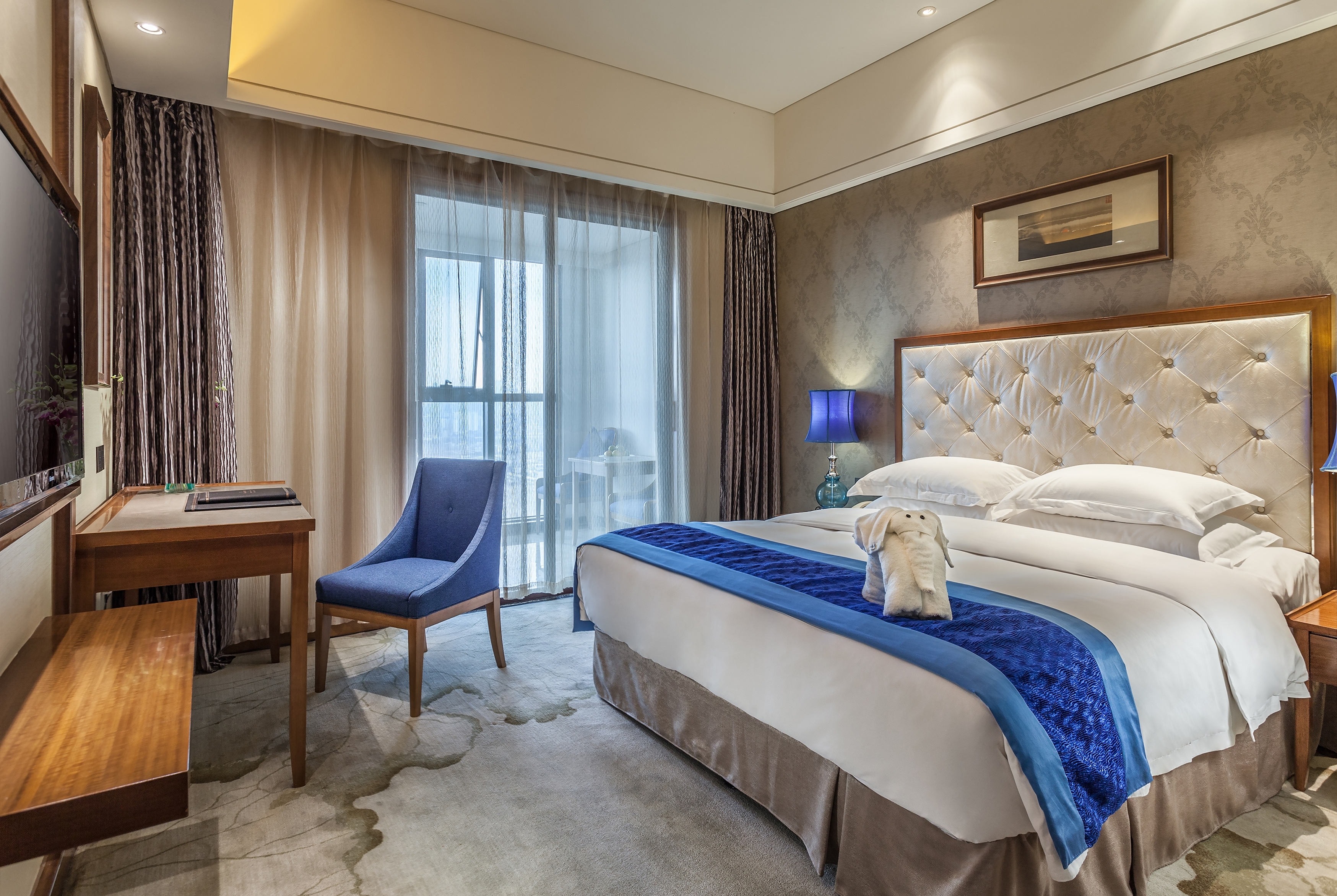 Guest room at the Howard Johnson by Wyndham Huachen Plaza Changsha in Changsha, Other than US/Canada