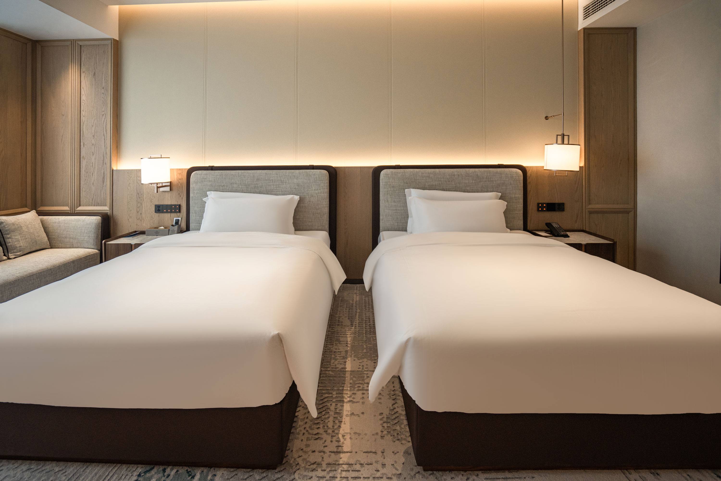 Guest room at the Howard Johnson by Wyndham Jufu Plaza Jinxi in Fuzhou, Other than US/Canada