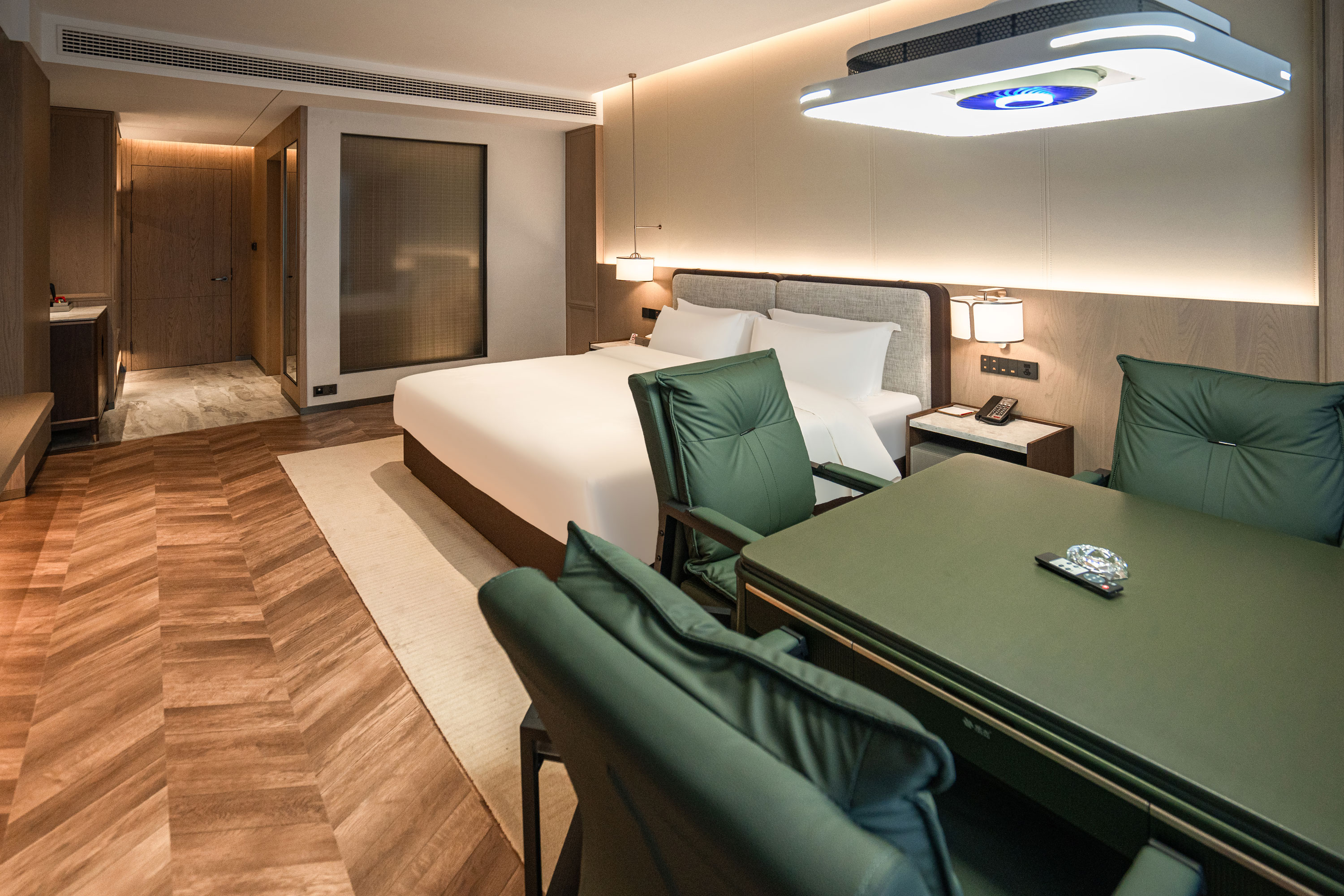 Guest room at the Howard Johnson by Wyndham Jufu Plaza Jinxi in Fuzhou, Other than US/Canada