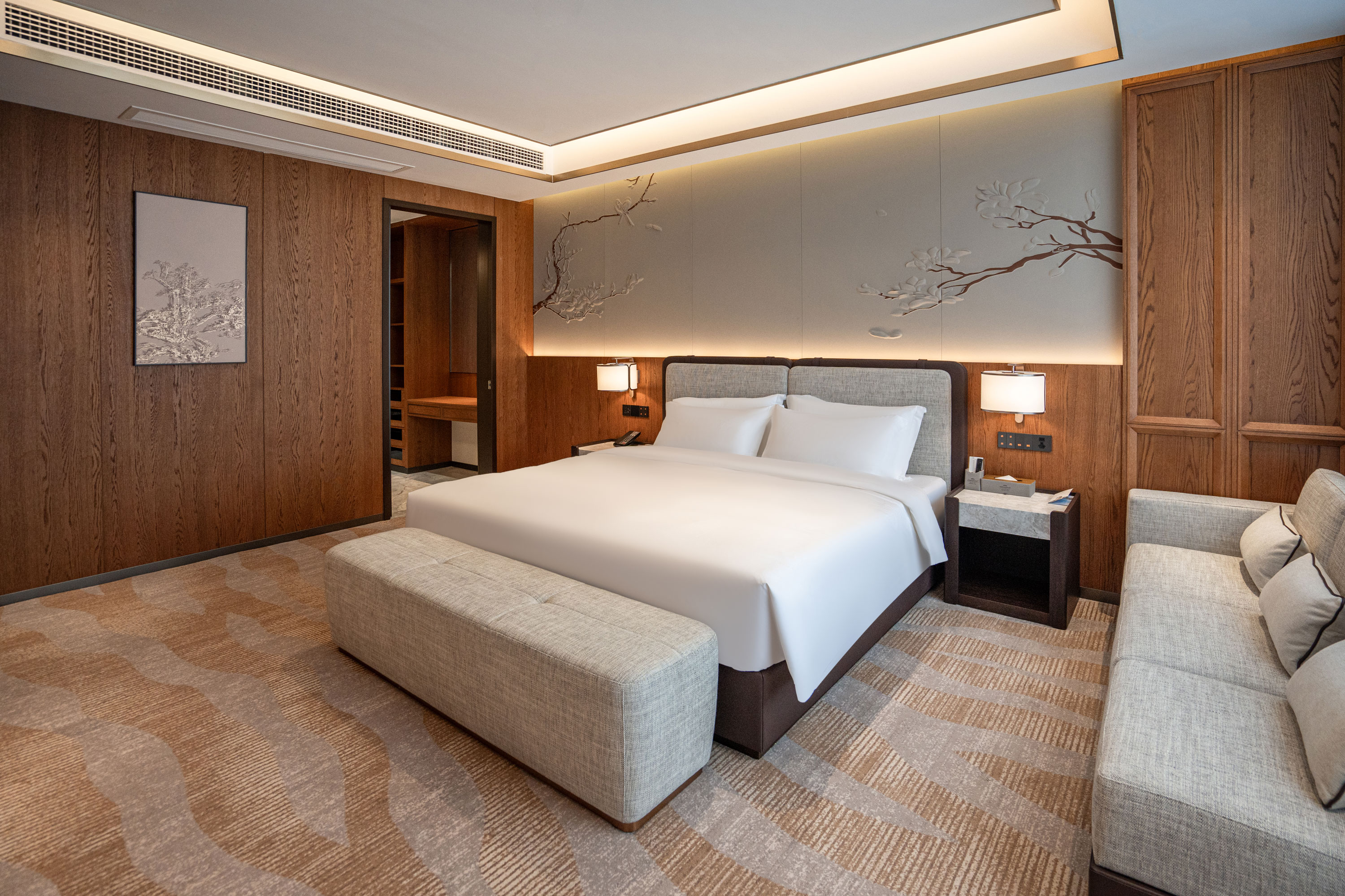 Guest room at the Howard Johnson by Wyndham Jufu Plaza Jinxi in Fuzhou, Other than US/Canada