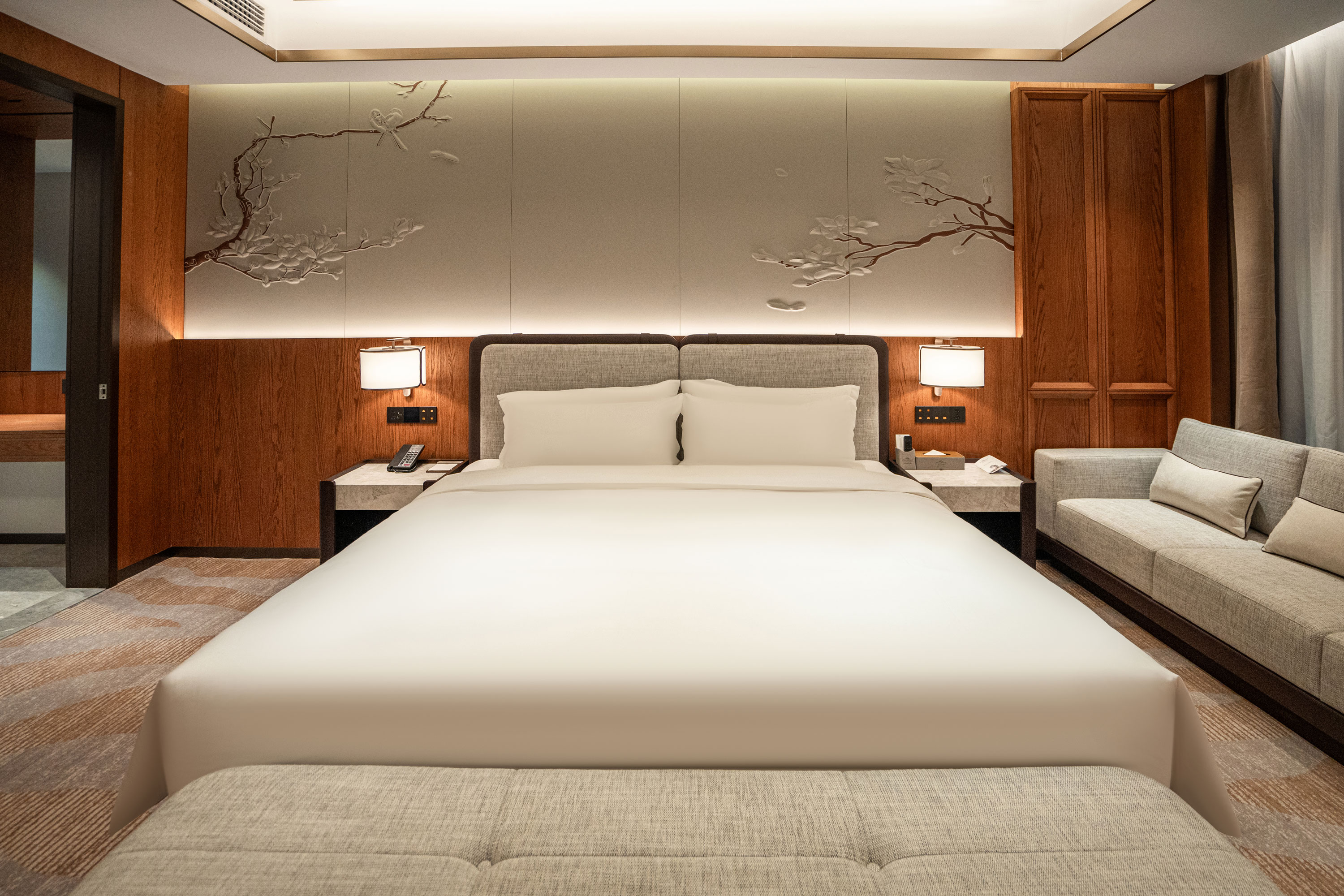 Guest room at the Howard Johnson by Wyndham Jufu Plaza Jinxi in Fuzhou, Other than US/Canada