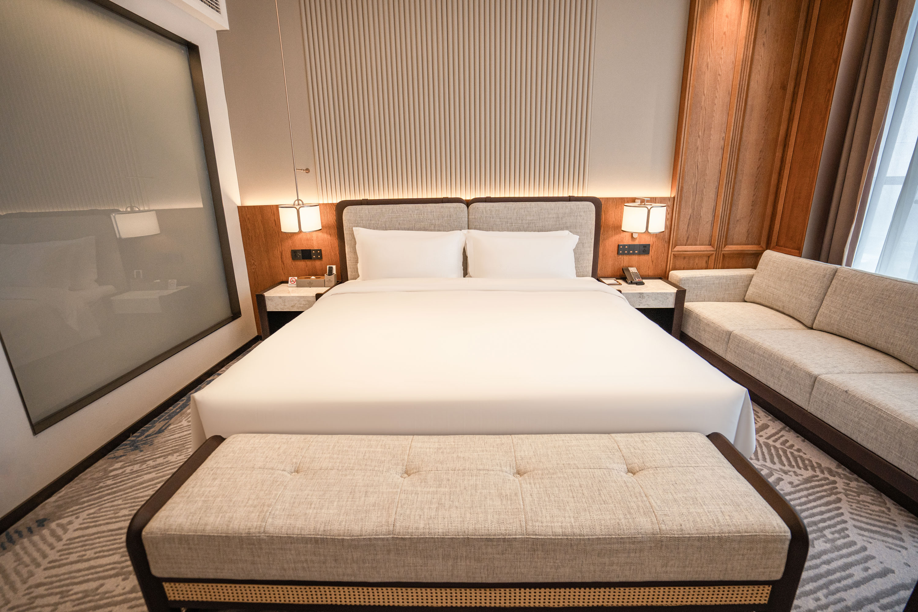 Guest room at the Howard Johnson by Wyndham Jufu Plaza Jinxi in Fuzhou, Other than US/Canada