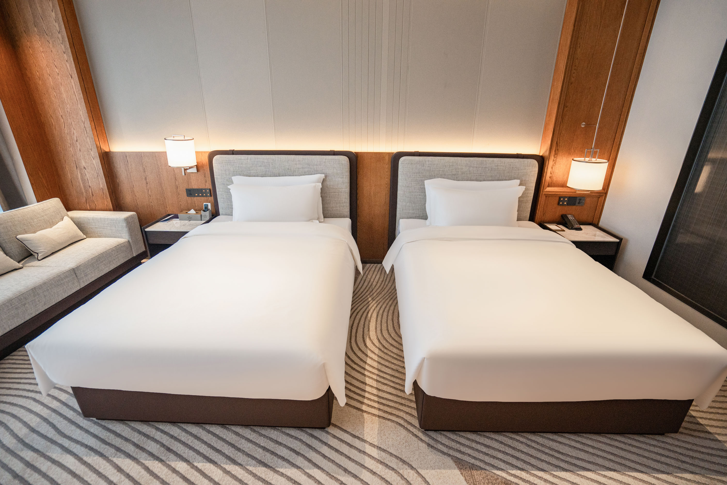 Guest room at the Howard Johnson by Wyndham Jufu Plaza Jinxi in Fuzhou, Other than US/Canada