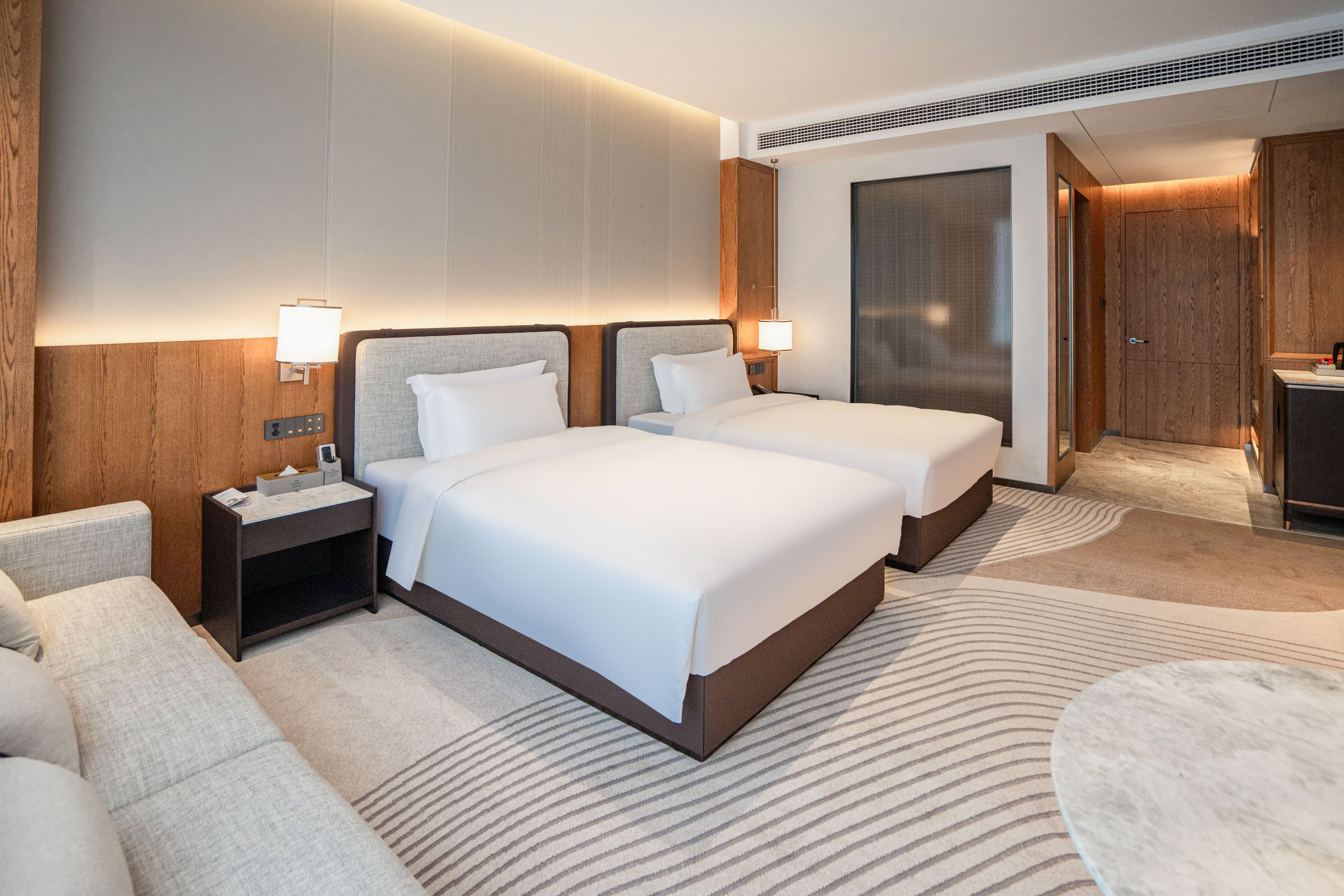 Guest room at the Howard Johnson by Wyndham Jufu Plaza Jinxi in Fuzhou, Other than US/Canada