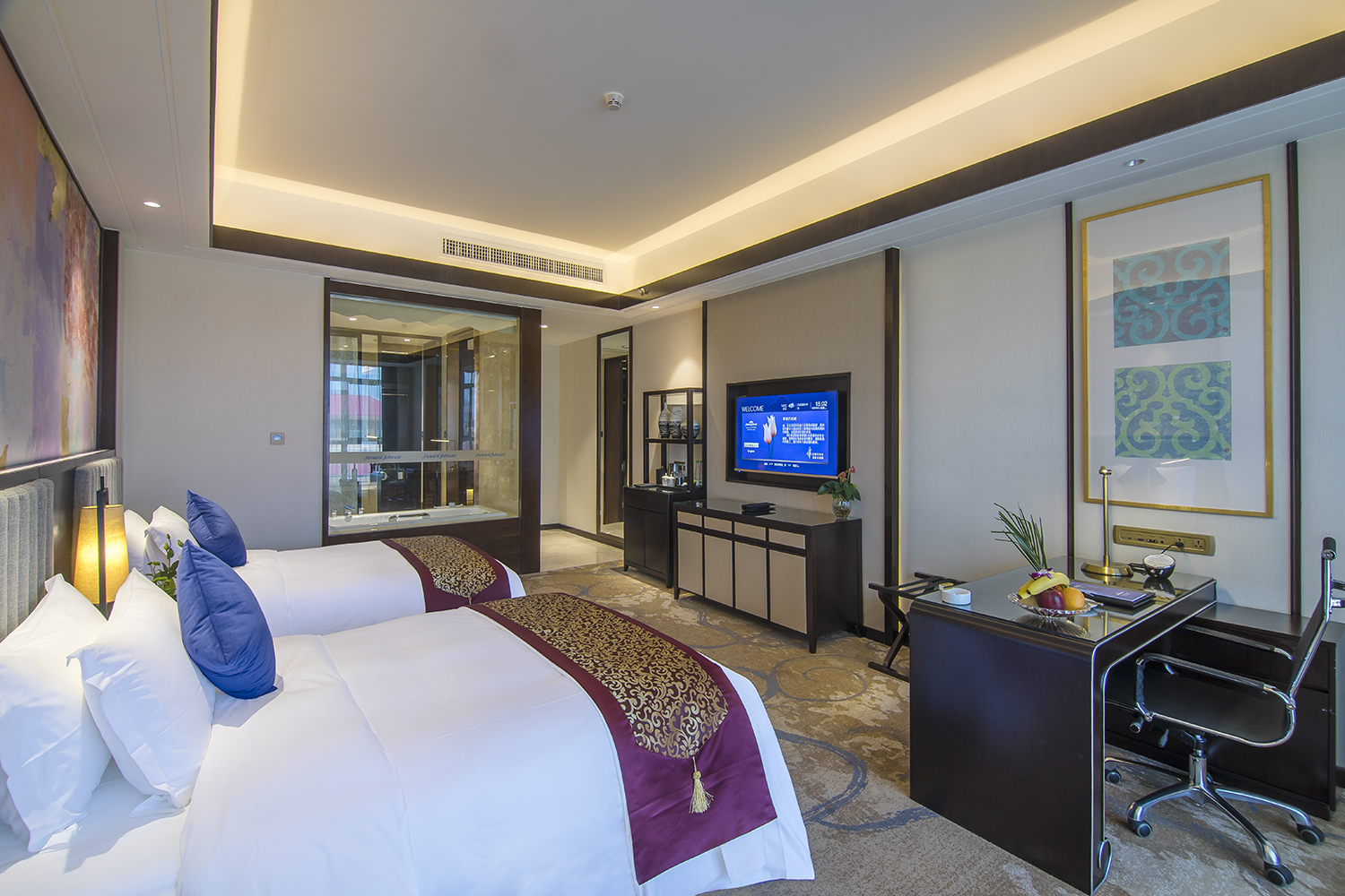 Guest room at the Howard Johnson Qunsheng Plaza Guizhou in Guiyang, Other than US/Canada