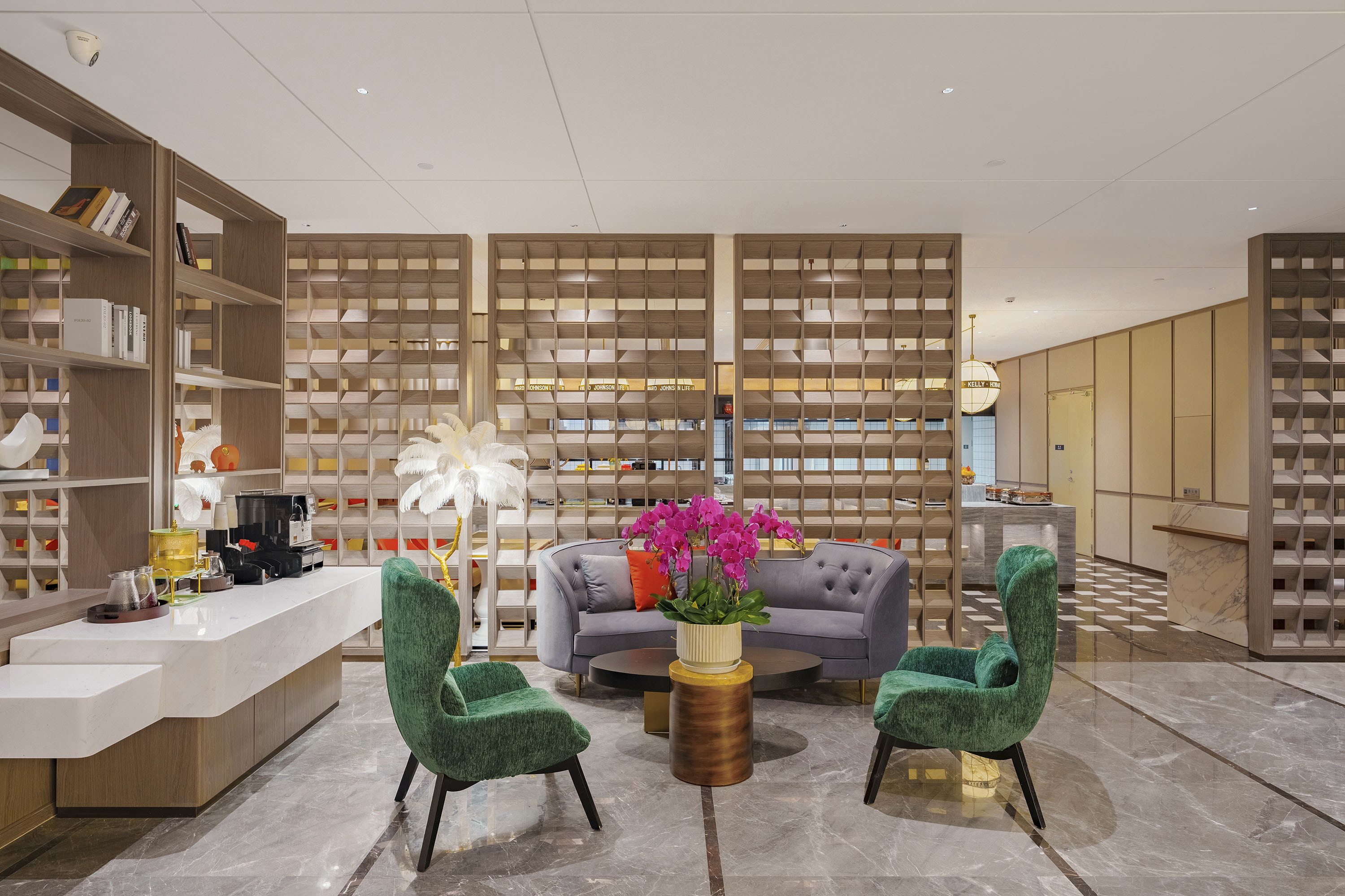 Lobby bar at Howard Johnson by Wyndham Life Kunming Guandu Hotel in Kunming, Other than US/Canada