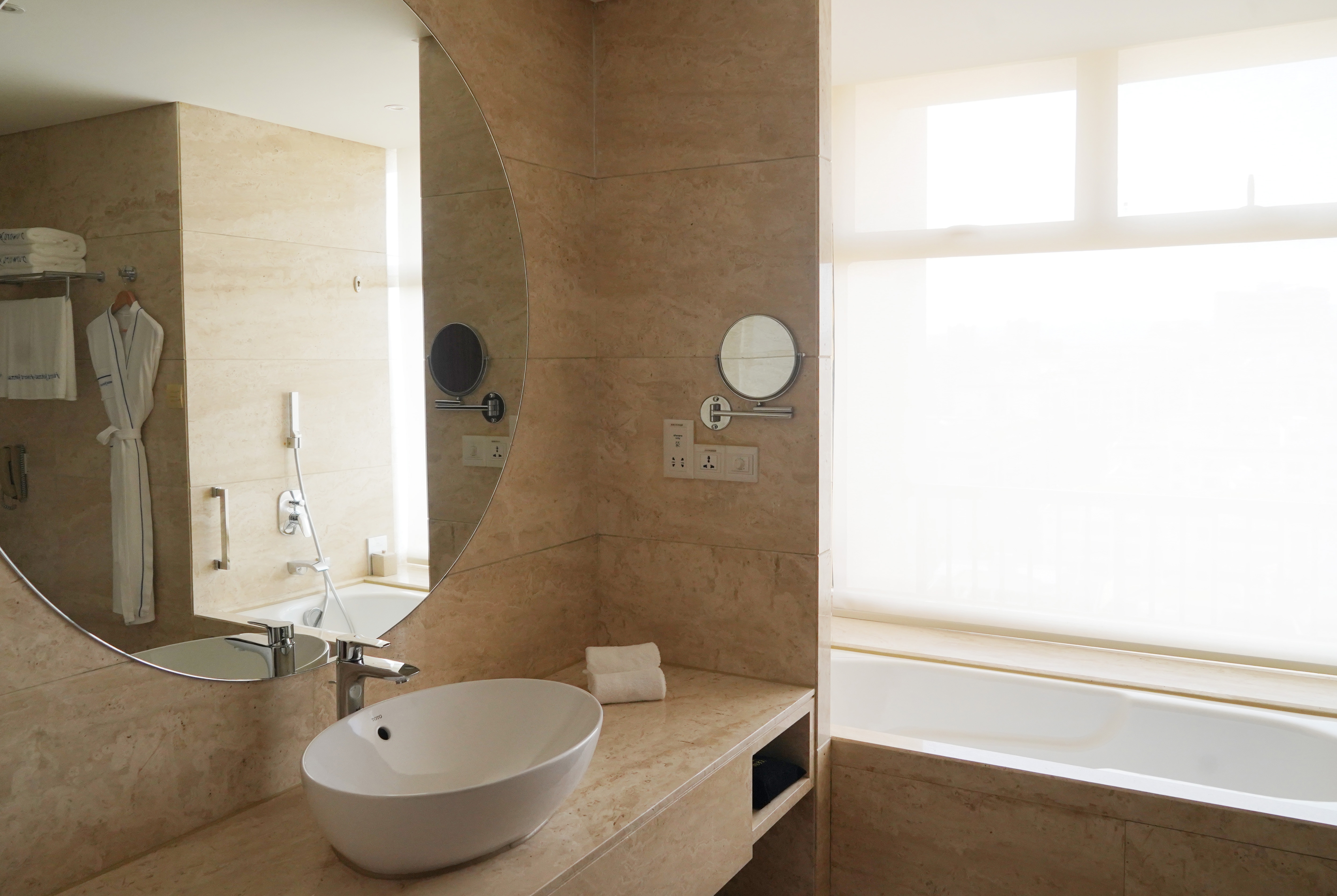 Guest room at the Howard Johnson by Wyndham Changsheng Plaza Meizhou in Meizhou, Other than US/Canada