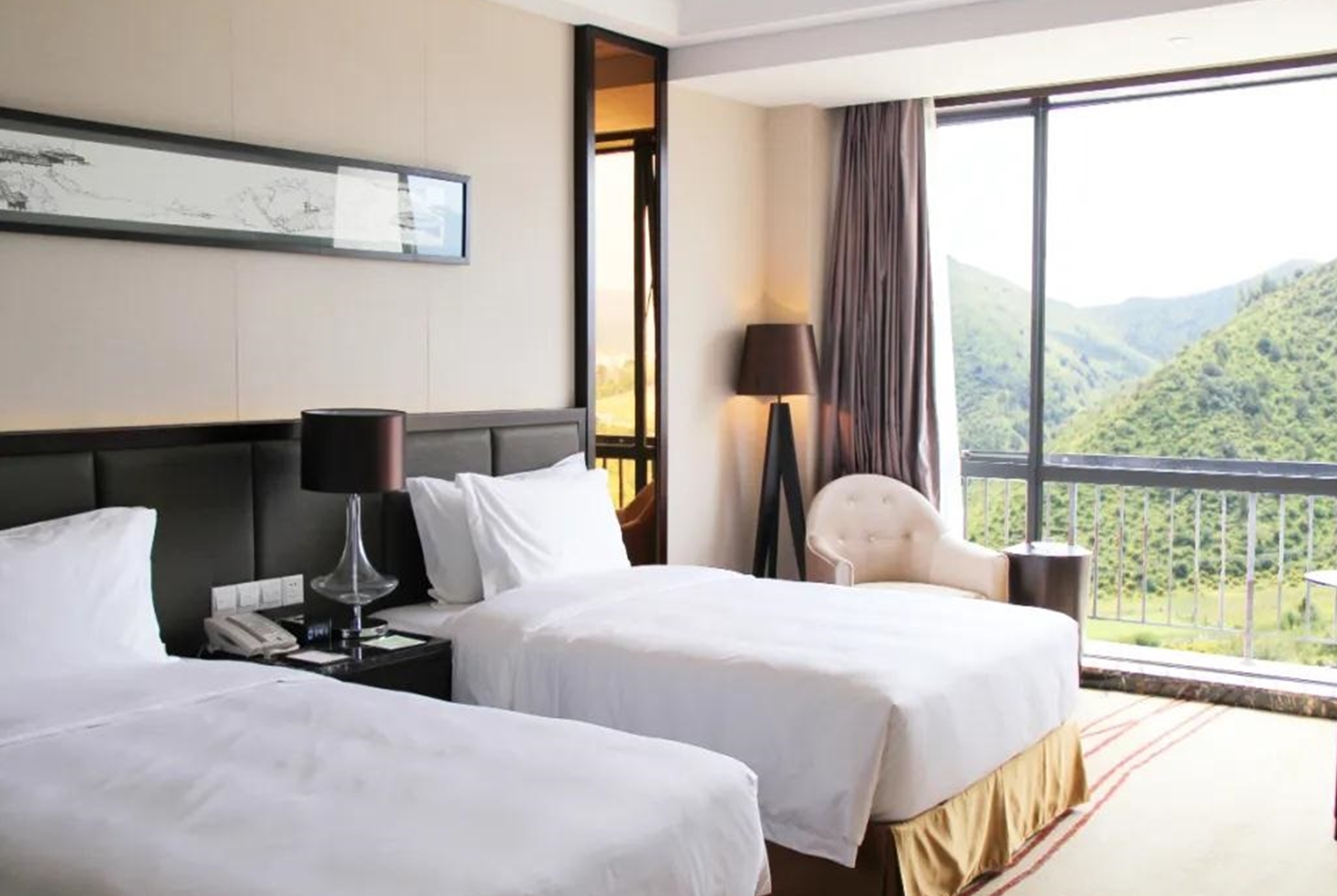 Guest room at the Howard Johnson by Wyndham Changsheng Plaza Meizhou in Meizhou, Other than US/Canada