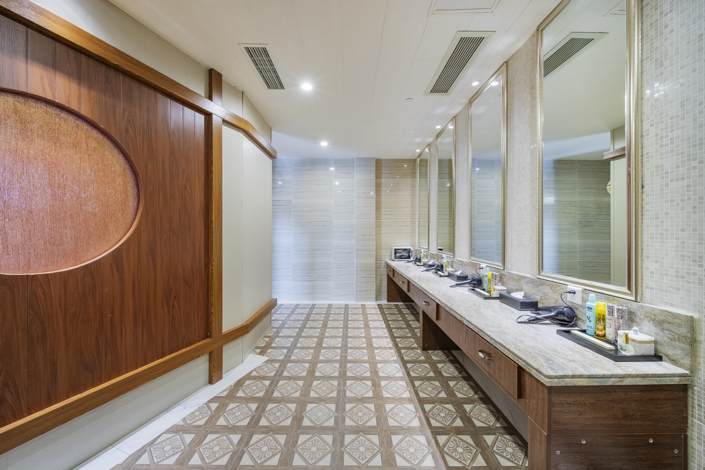 Howard Johnson by Wyndham Lake Serenity Hotel Neijiang spa feature in Neijiang City, Other than US/Canada