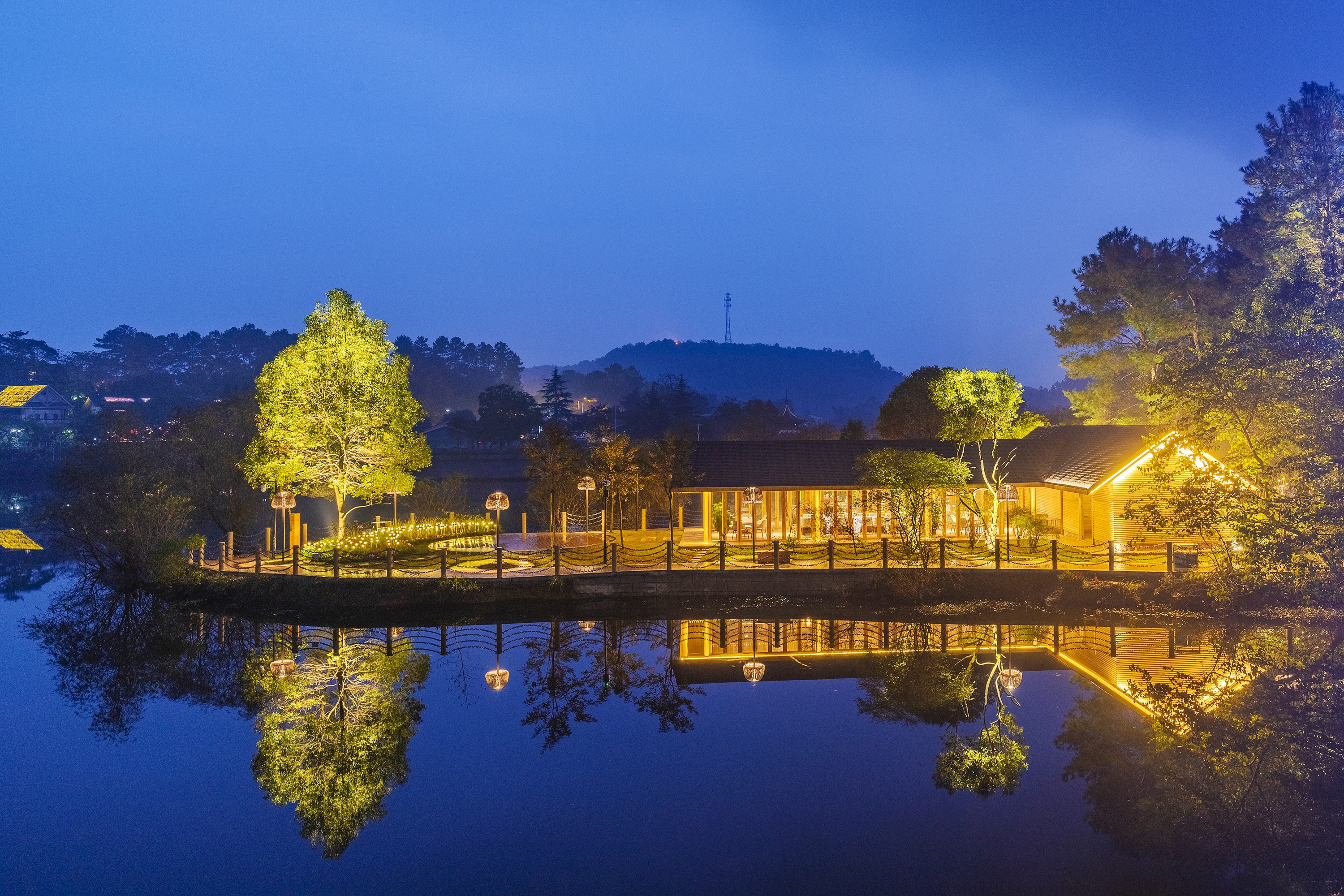 Exterior of Howard Johnson by Wyndham Lake Serenity Hotel Neijiang hotel in Neijiang City, Other than US/Canada