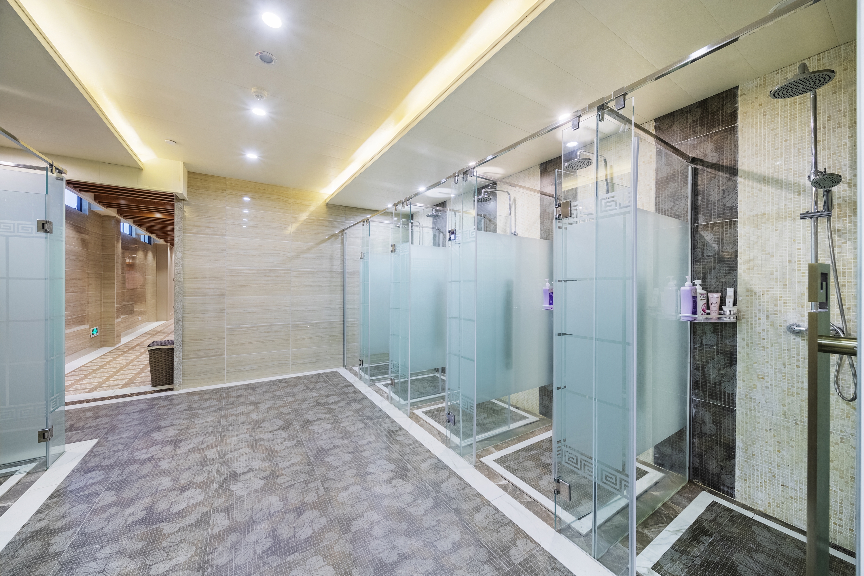 Howard Johnson by Wyndham Lake Serenity Hotel Neijiang spa feature in Neijiang City, Other than US/Canada