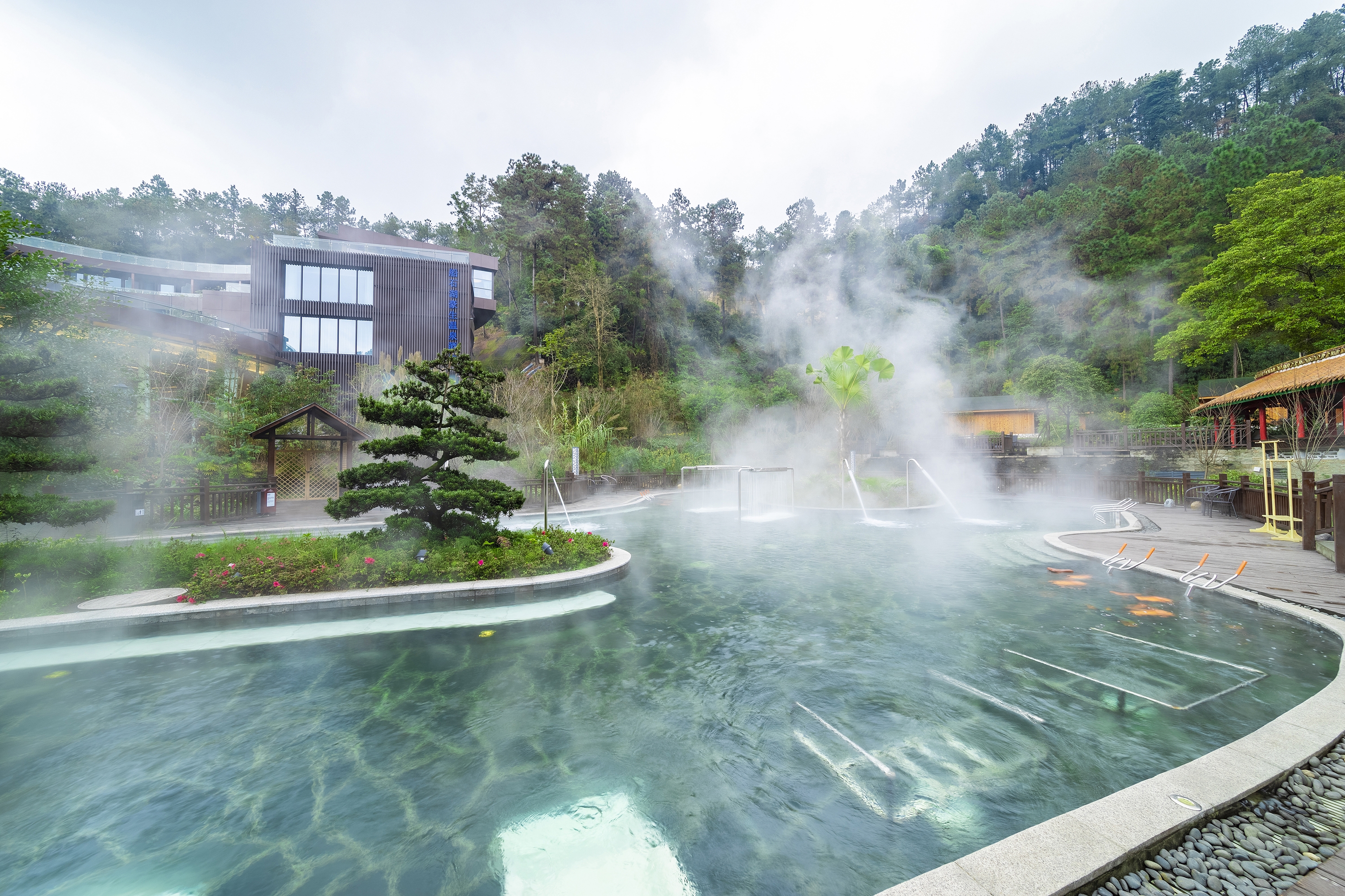 Pool at the Howard Johnson by Wyndham Lake Serenity Hotel Neijiang in Neijiang City, Other than US/Canada