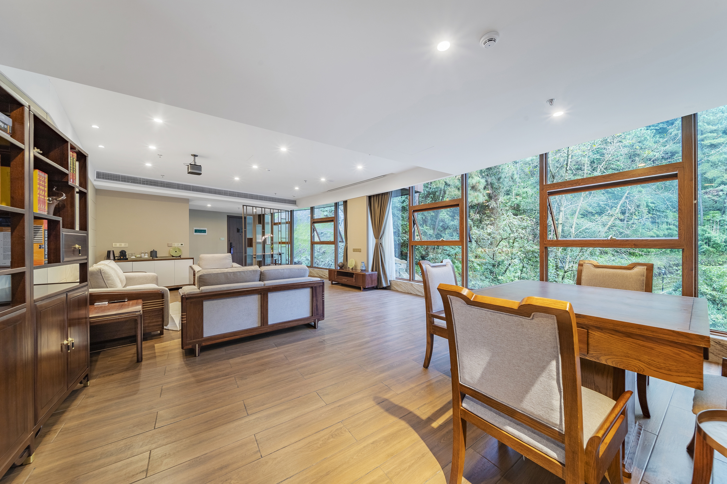 Howard Johnson by Wyndham Lake Serenity Hotel Neijiang suite in Neijiang City, Other than US/Canada