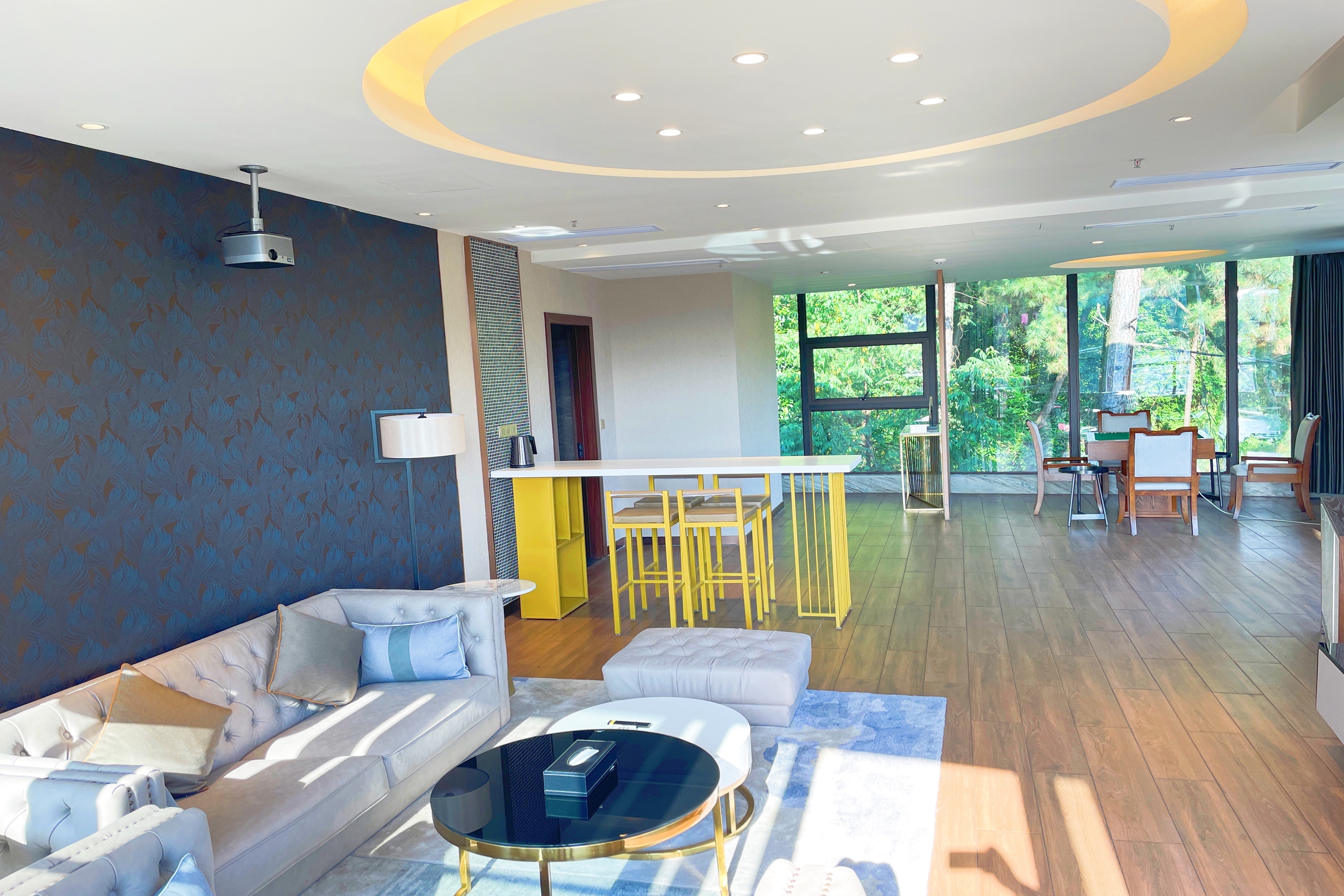 Howard Johnson by Wyndham Lake Serenity Hotel Neijiang suite in Neijiang City, Other than US/Canada