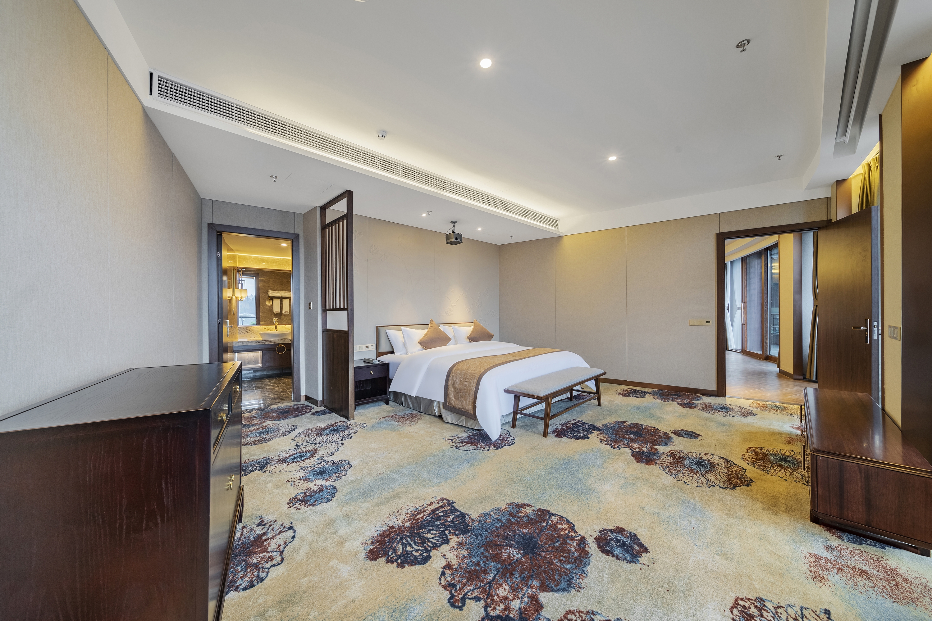 Howard Johnson by Wyndham Lake Serenity Hotel Neijiang suite in Neijiang City, Other than US/Canada