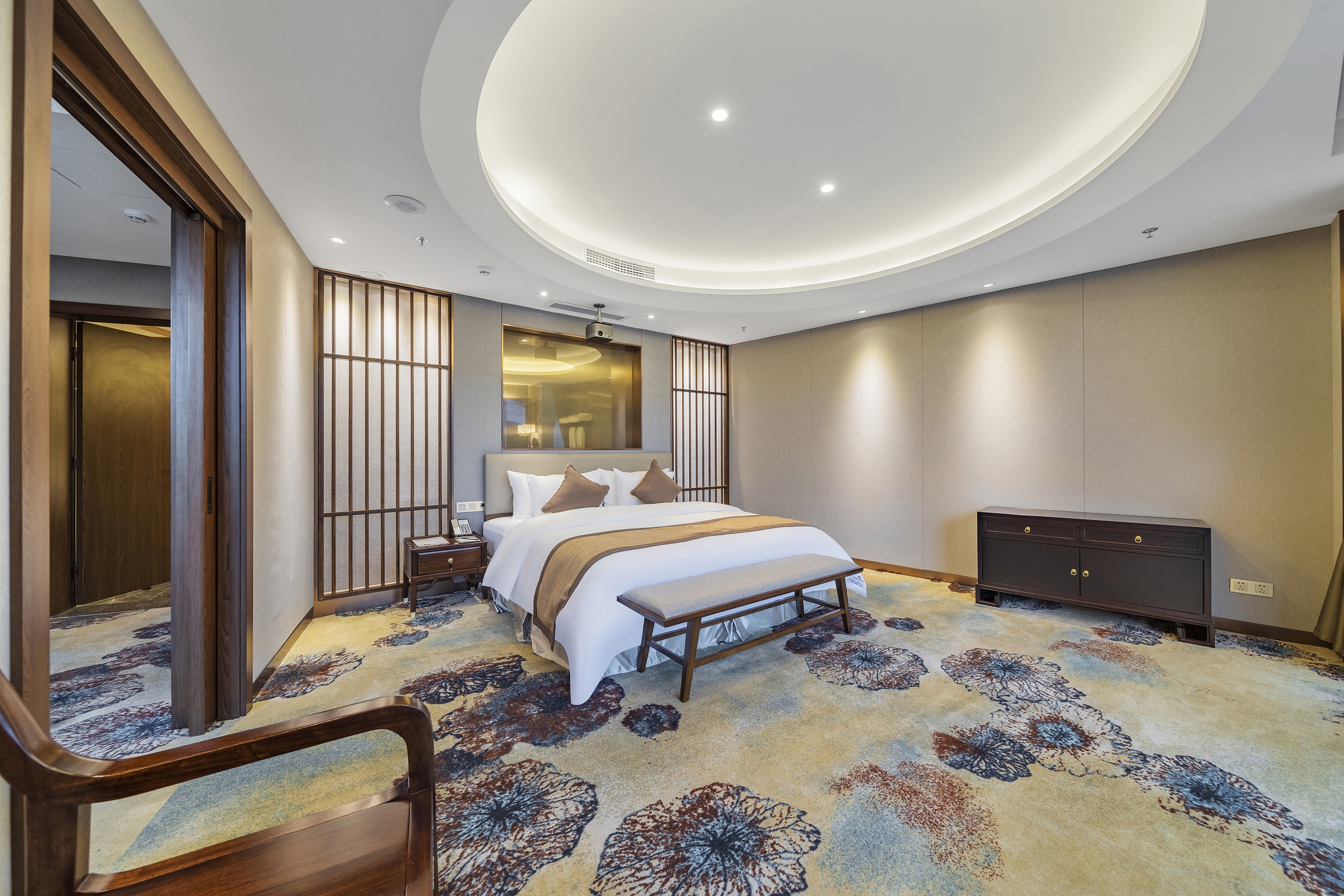 Howard Johnson by Wyndham Lake Serenity Hotel Neijiang suite in Neijiang City, Other than US/Canada