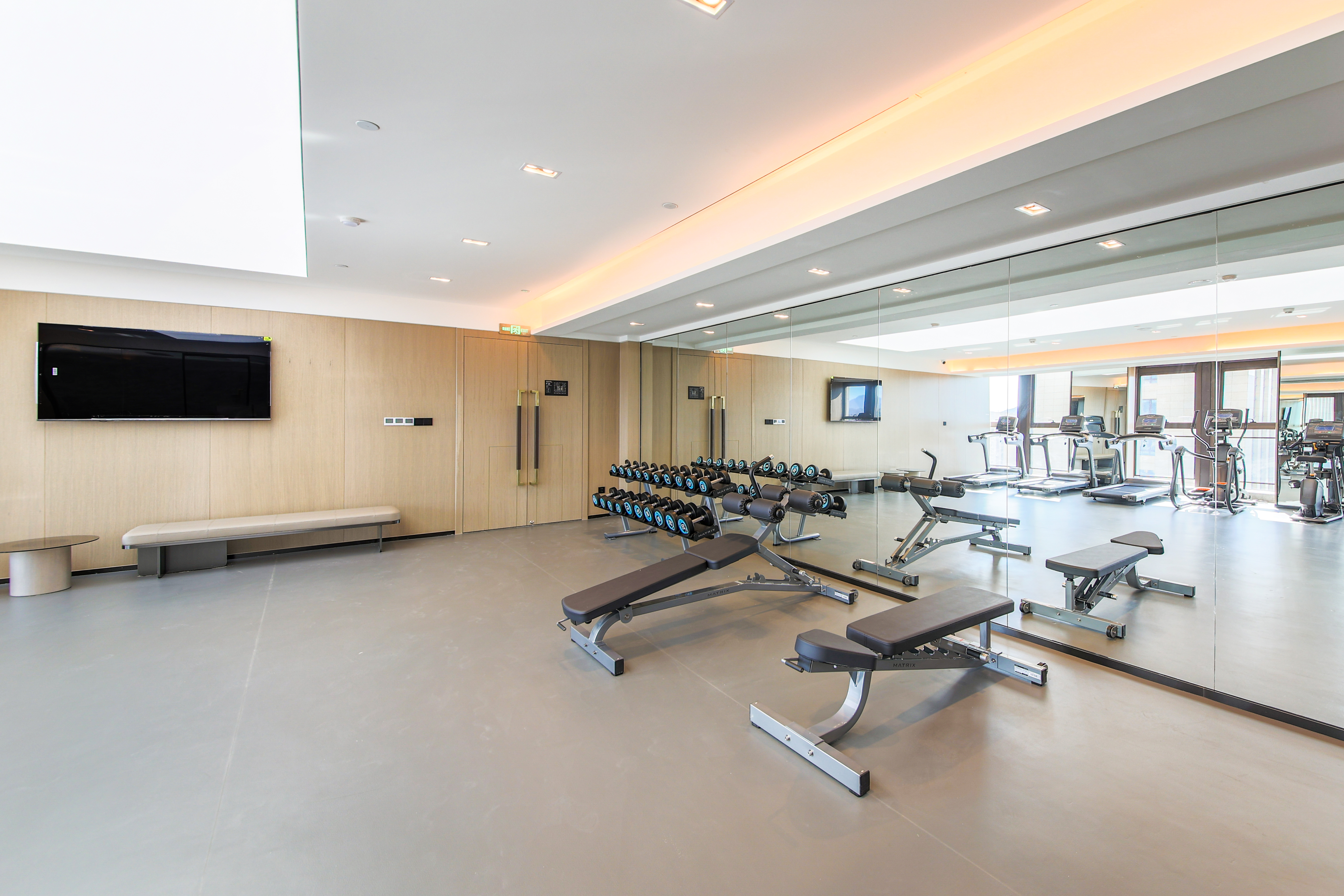 Fitness room at Howard Johnson by Wyndham Longxiang Hotel Ningbo in Ningbo, Other than US/Canada