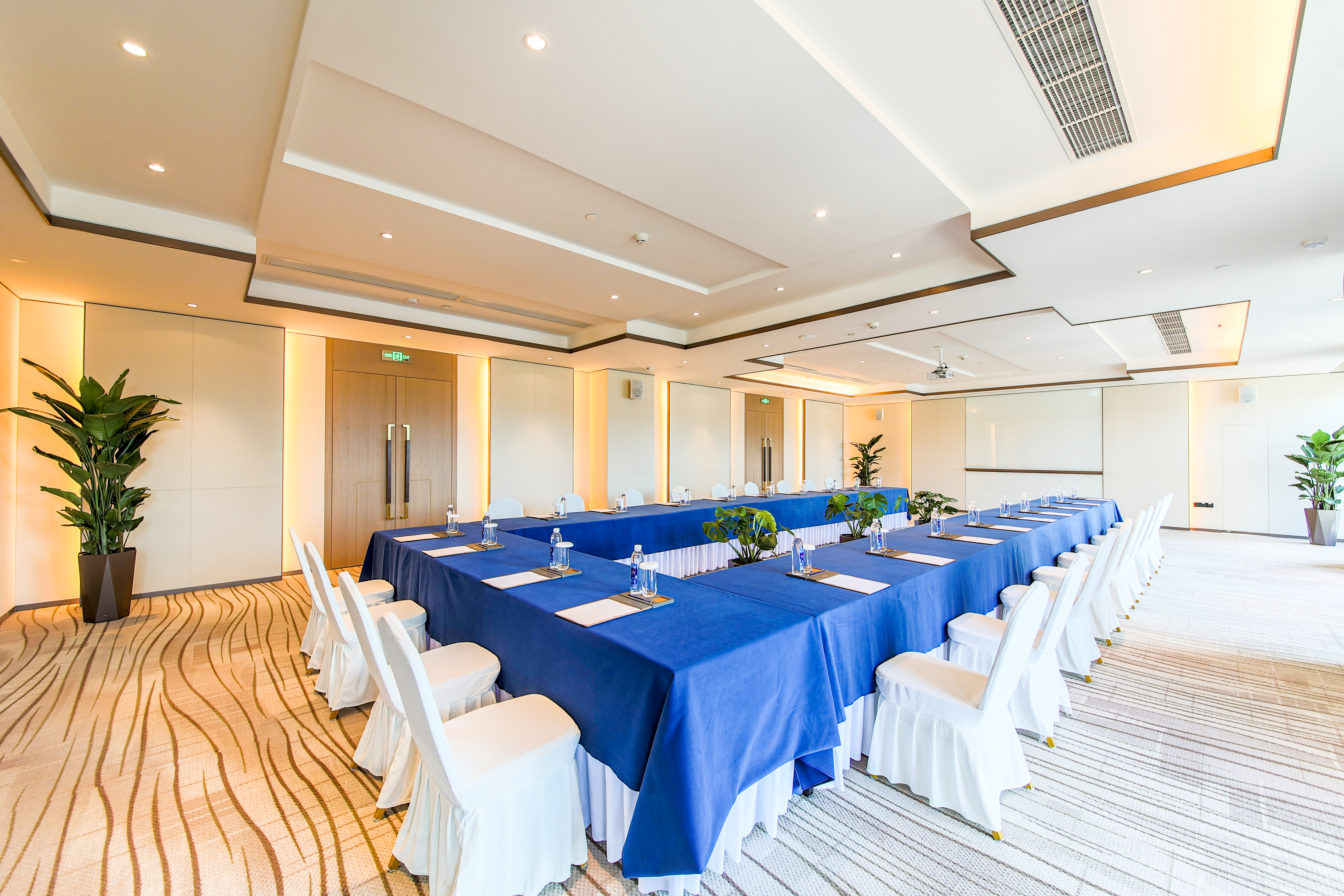 Meeting room at Howard Johnson by Wyndham Longxiang Hotel Ningbo in Ningbo, Other than US/Canada