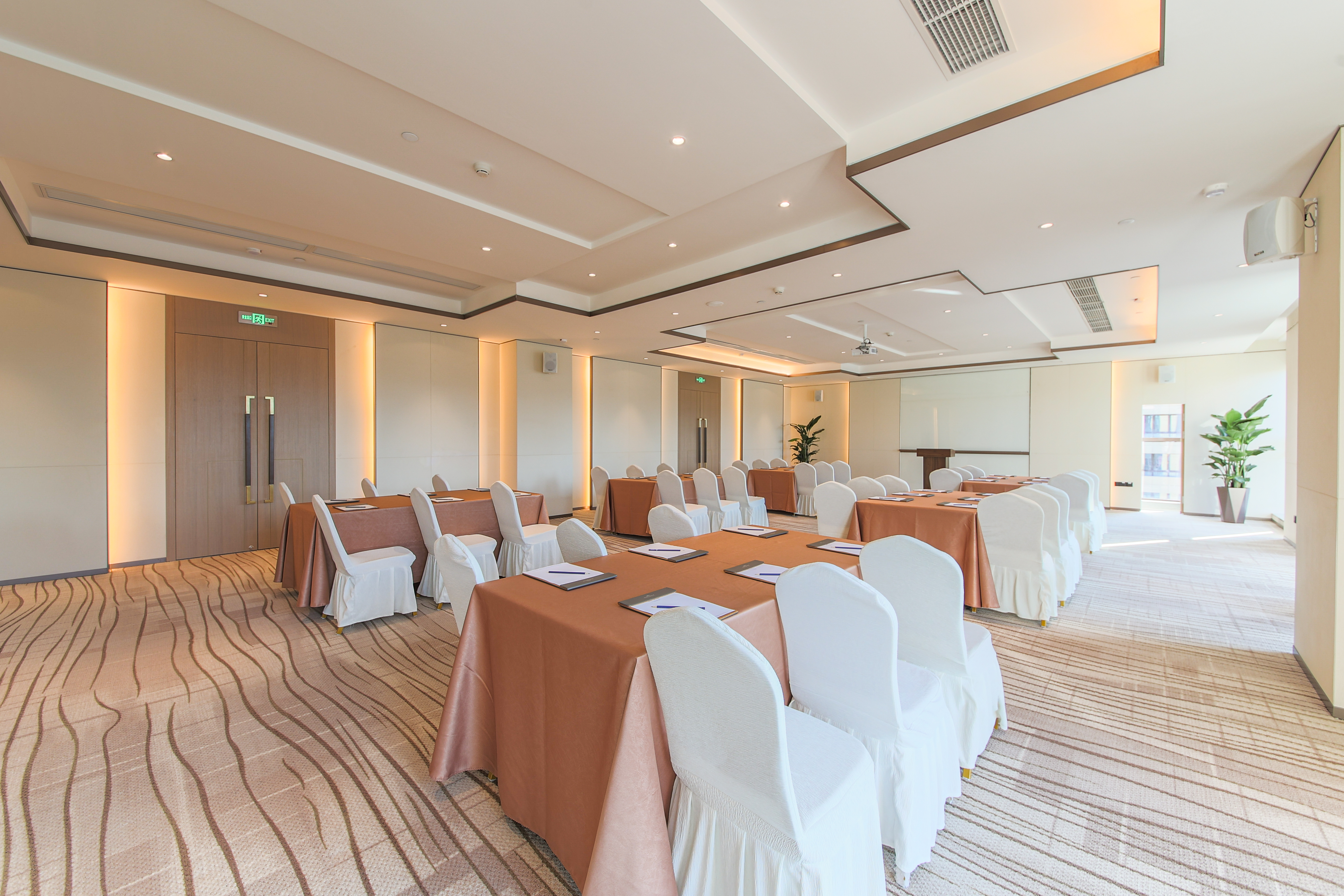 Meeting room at Howard Johnson by Wyndham Longxiang Hotel Ningbo in Ningbo, Other than US/Canada