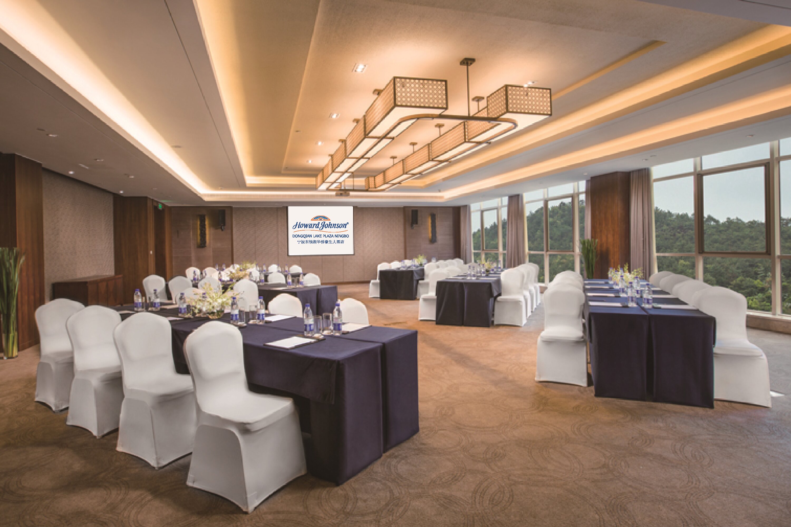 Conference room at Howard Johnson by Wyndham Dongqian Lake Plaza Ningbo in Ningbo, Other than US/Canada