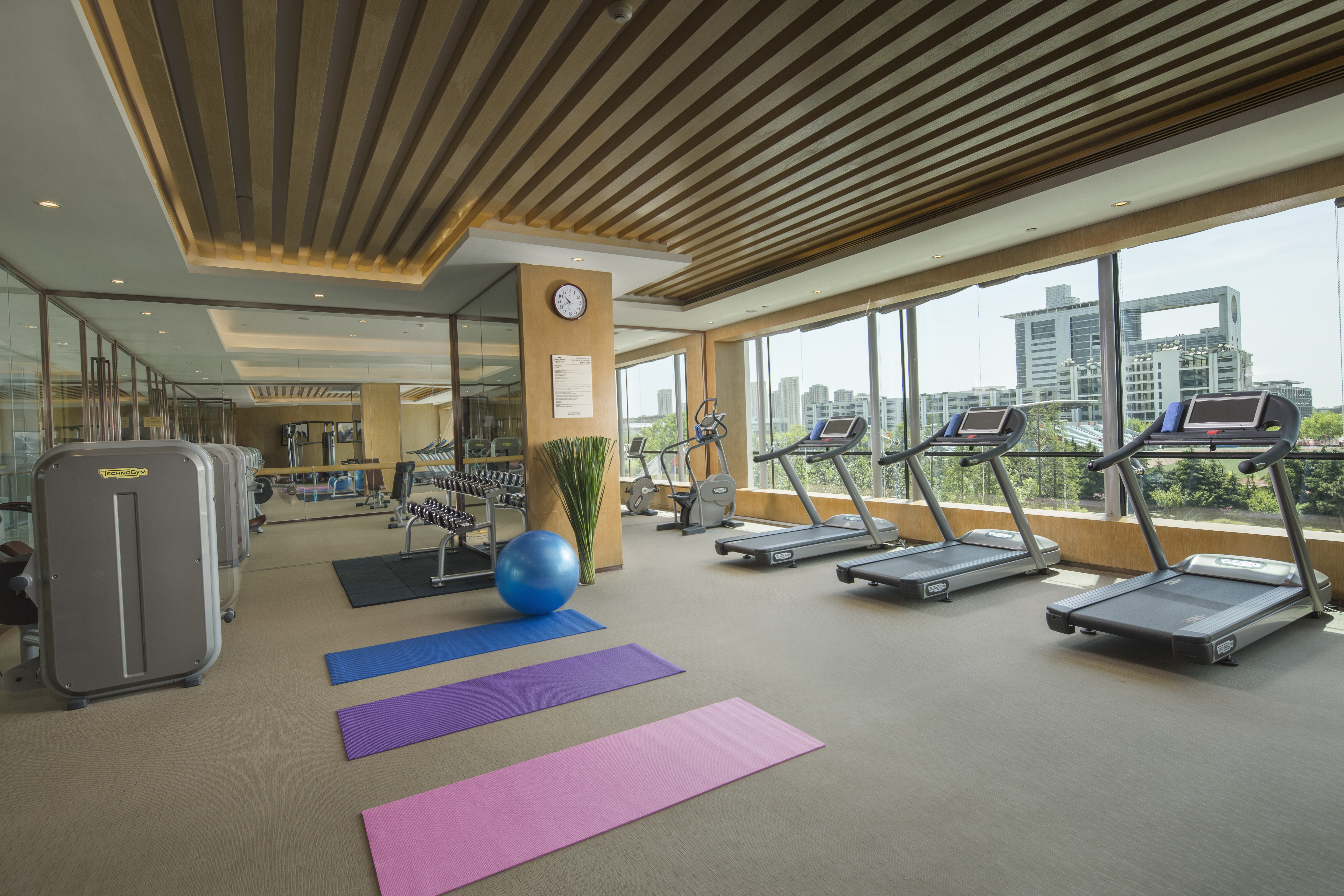 Fitness room at Howard Johnson by Wyndham Kangda Plaza Qingdao in Qingdao, Other than US/Canada