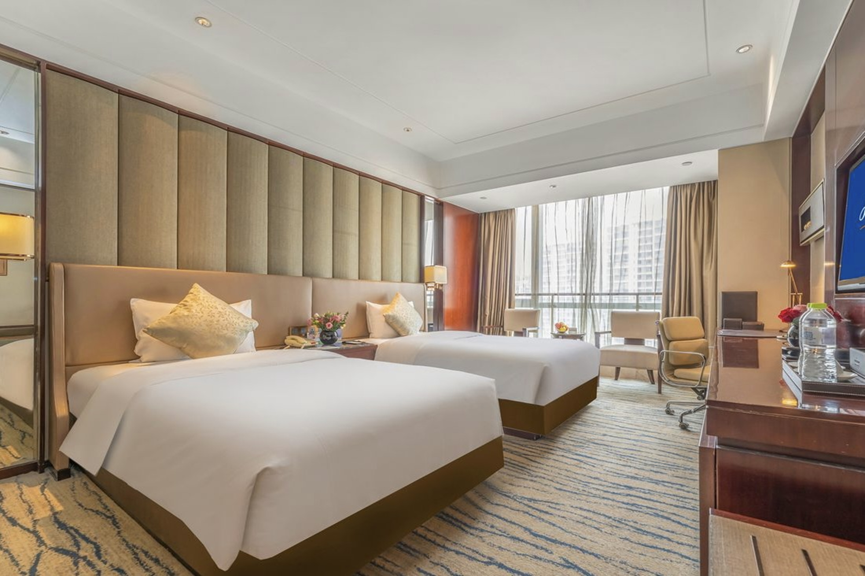 Guest room at the Howard Johnson by Wyndham Kangda Plaza Qingdao in Qingdao, Other than US/Canada