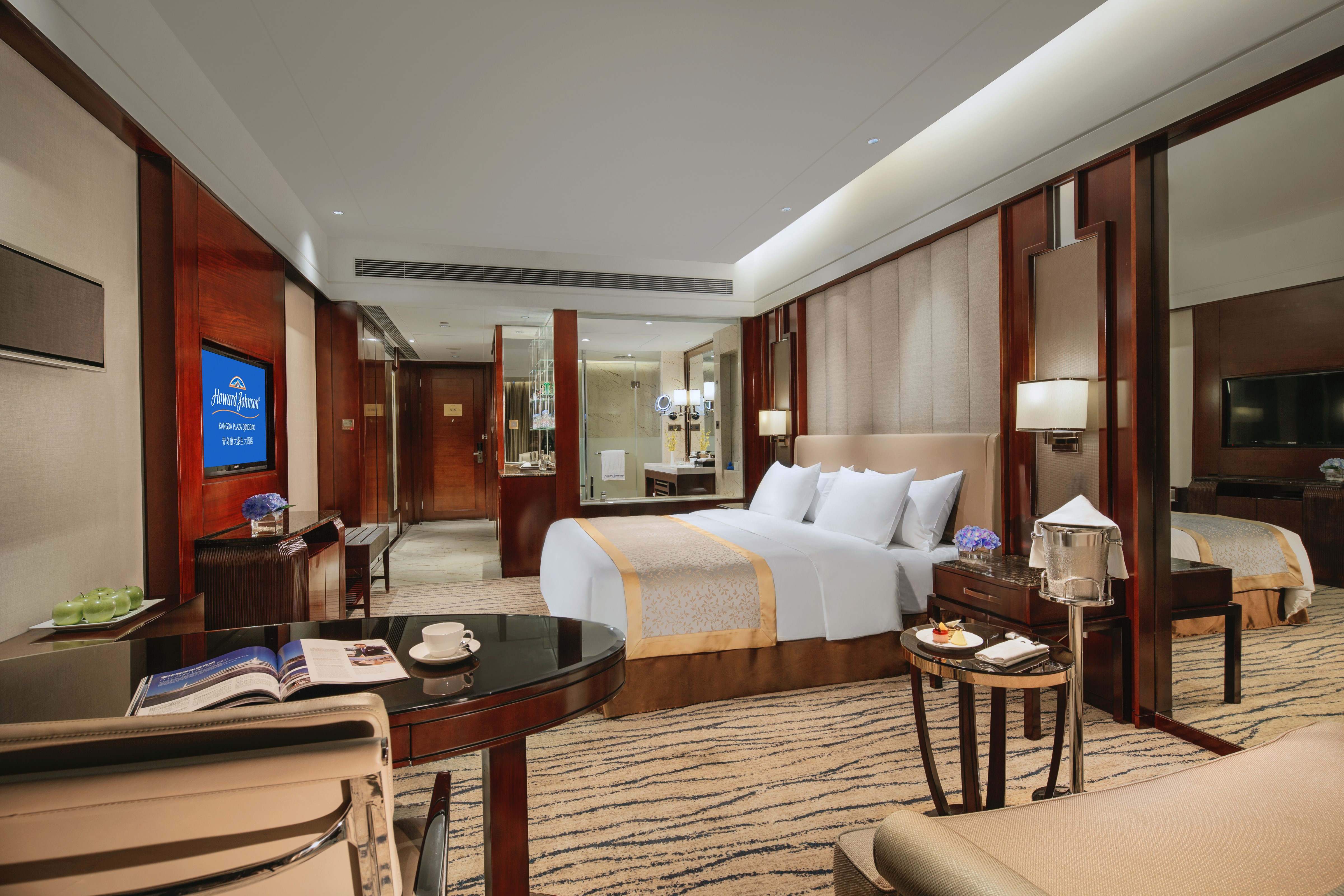 Guest room at the Howard Johnson by Wyndham Kangda Plaza Qingdao in Qingdao, Other than US/Canada