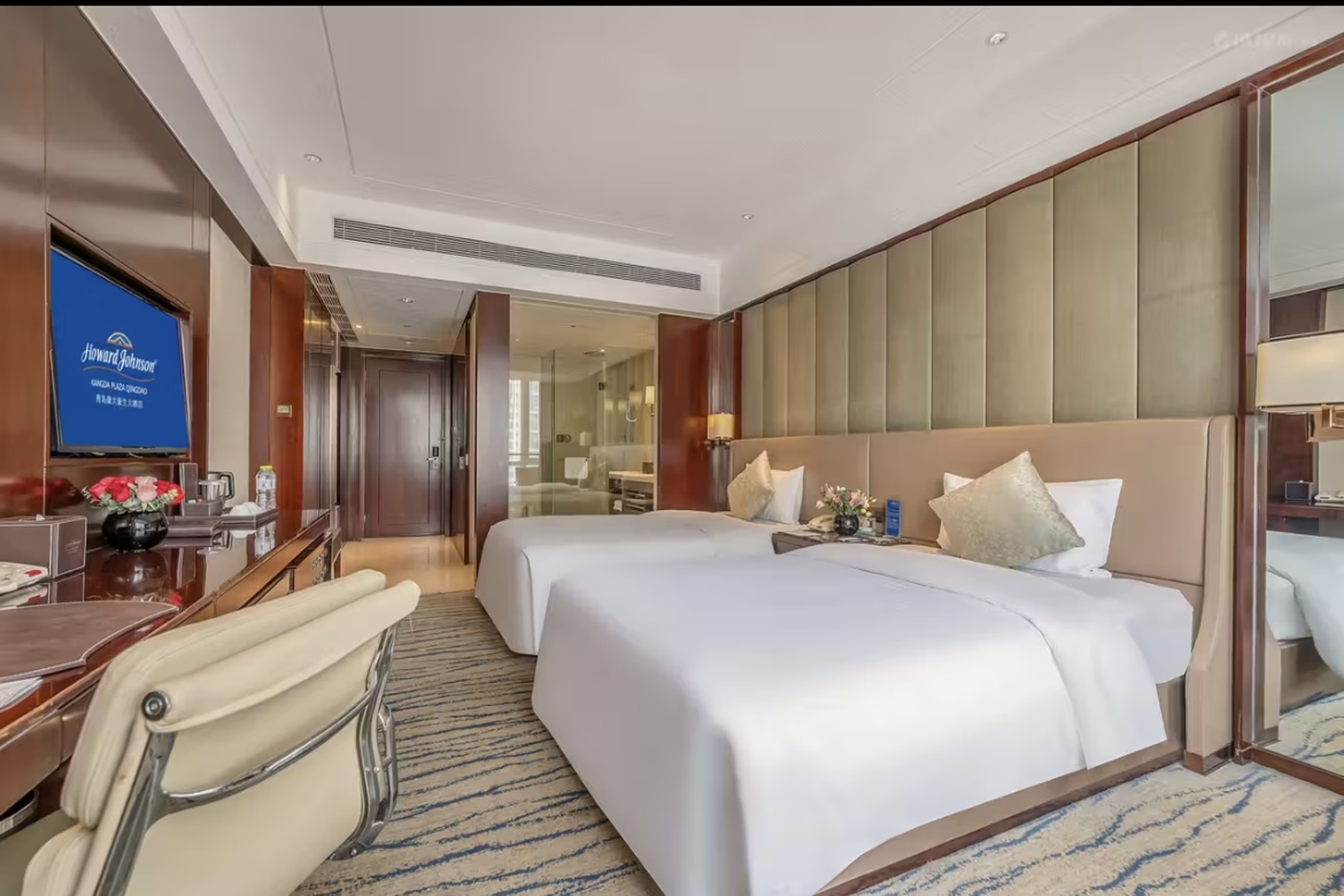 Guest room at the Howard Johnson by Wyndham Kangda Plaza Qingdao in Qingdao, Other than US/Canada
